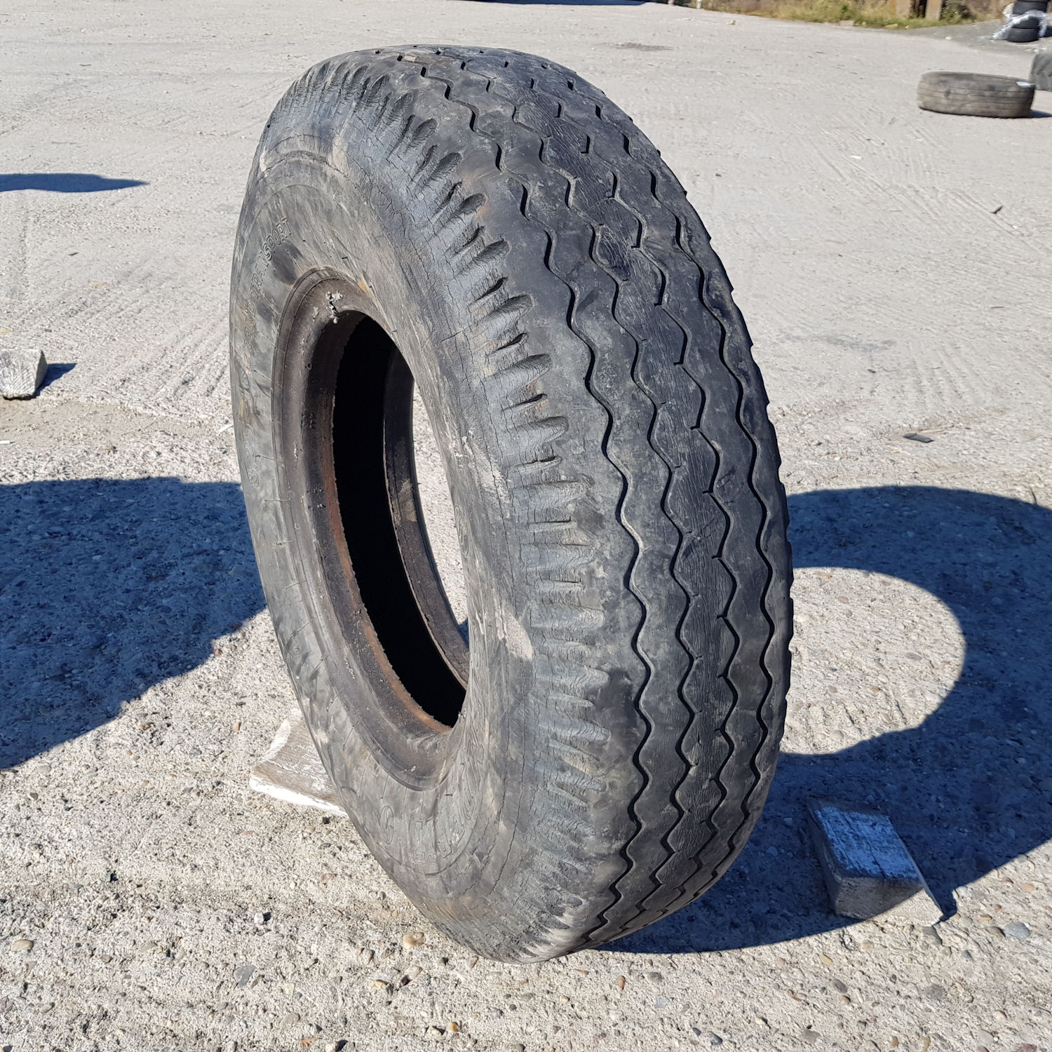  Cauciucuri 8.25-16  Semperit