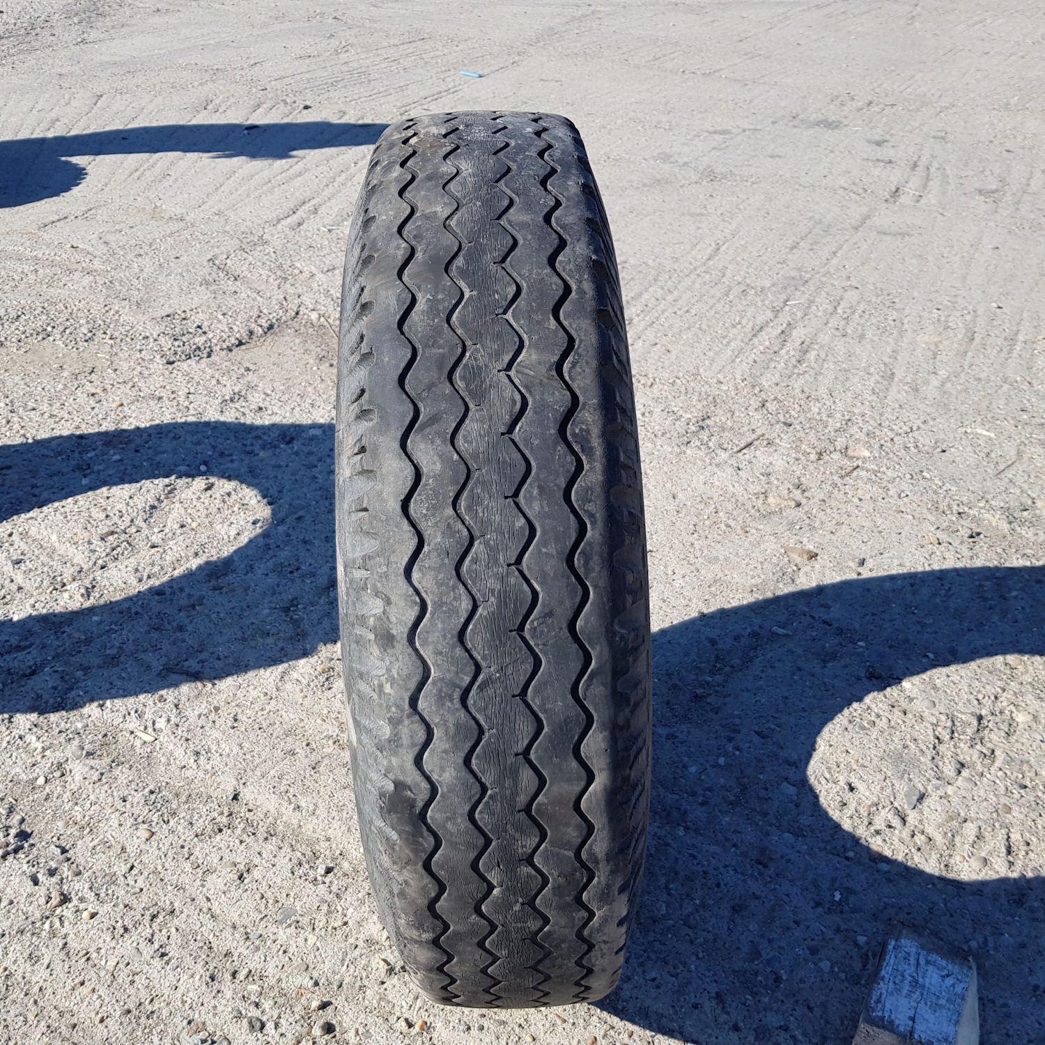  Cauciucuri 8.25-16  Semperit