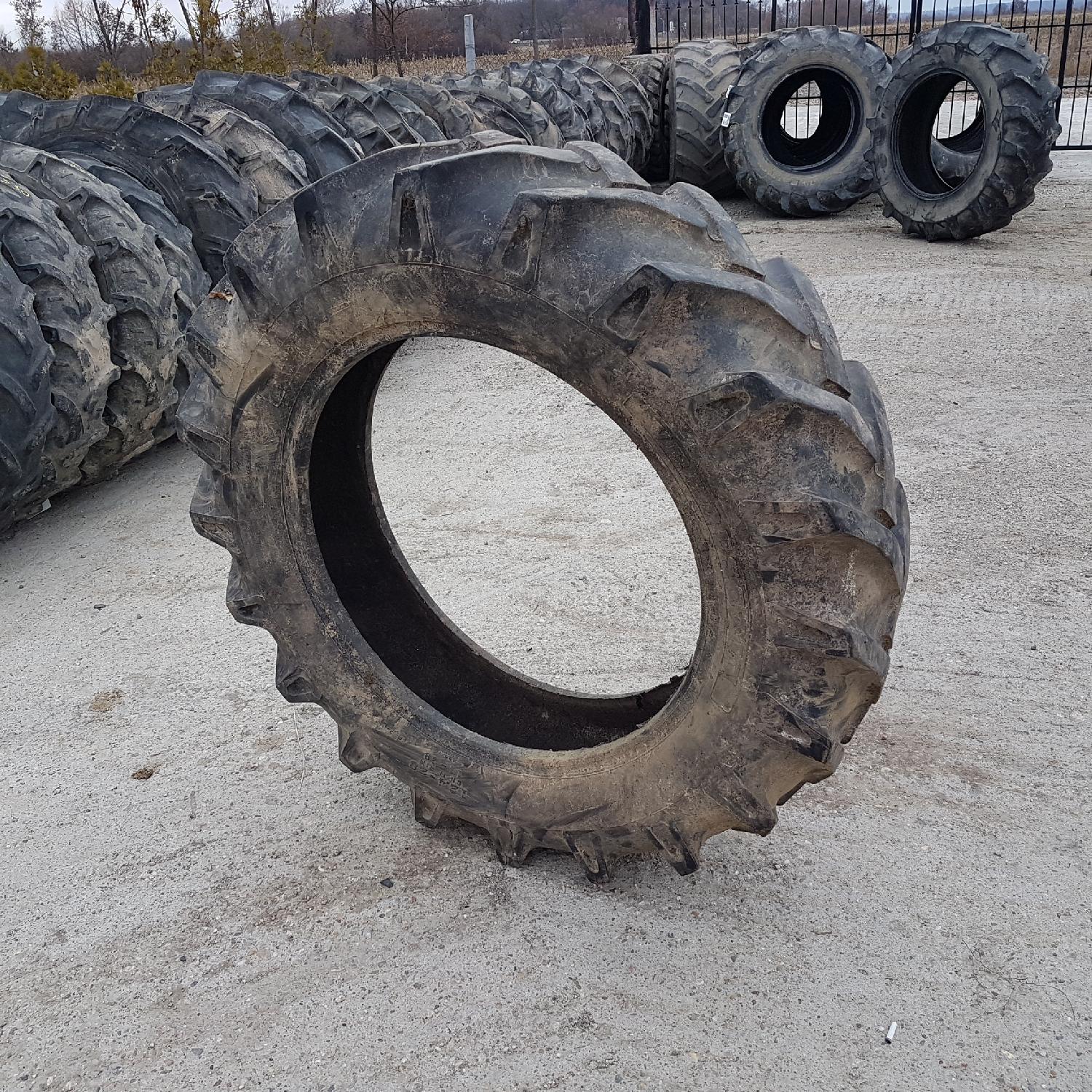  Cauciucuri 12.4-28 (320/85R28) Vredestein