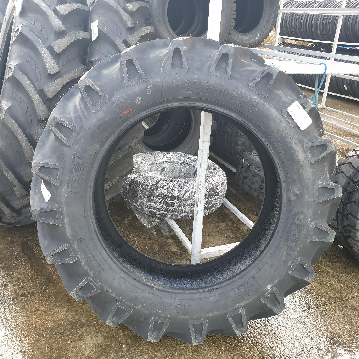  Cauciucuri 12.4-28 (320/85R28) Bkt