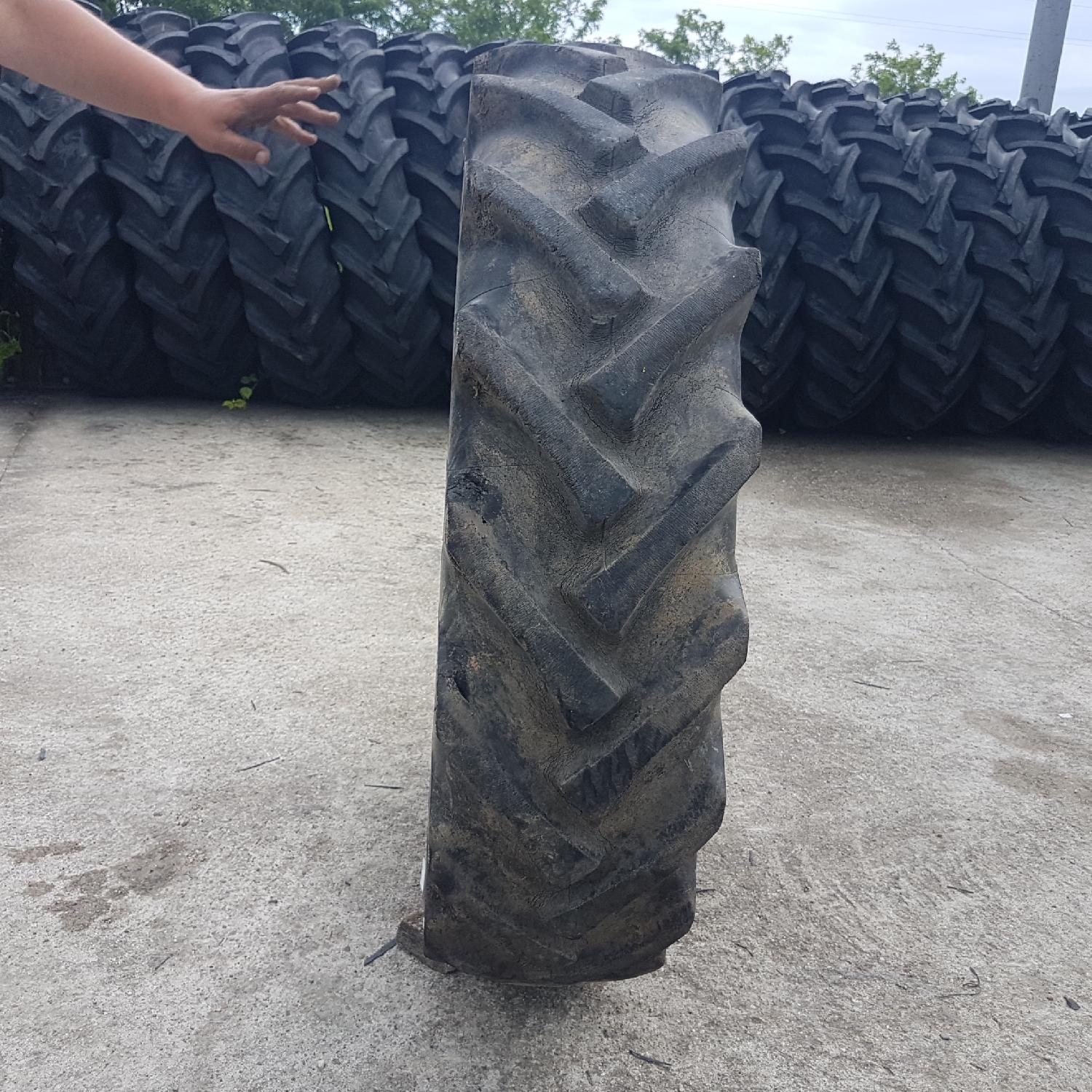  Cauciucuri 12.4-28 (320/85R28) Rekord