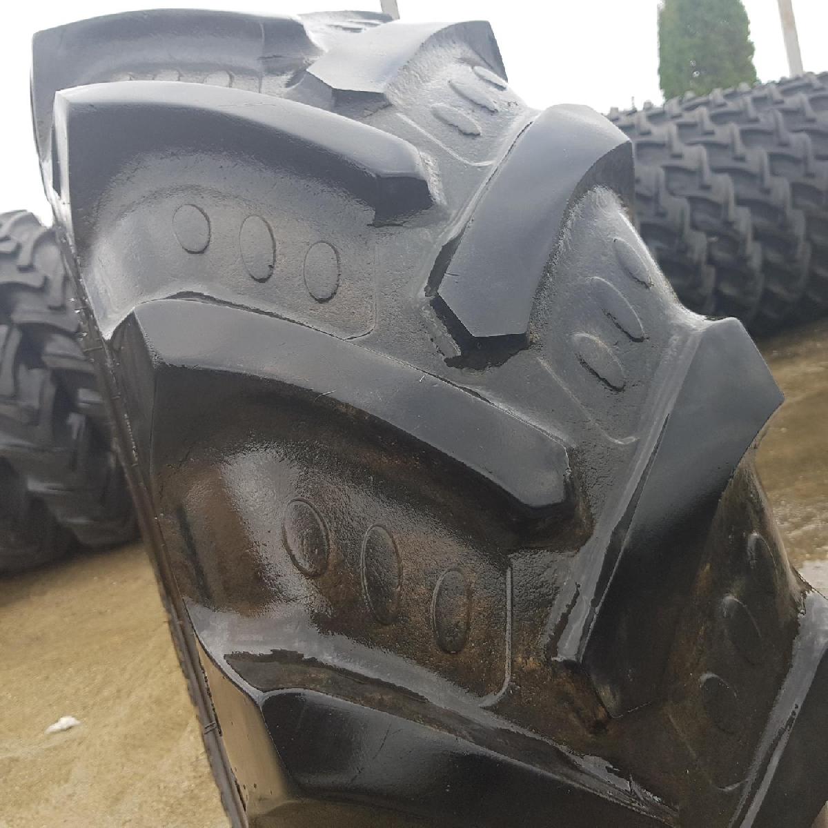  Cauciucuri 340/85R24 (13.6R24) Bkt