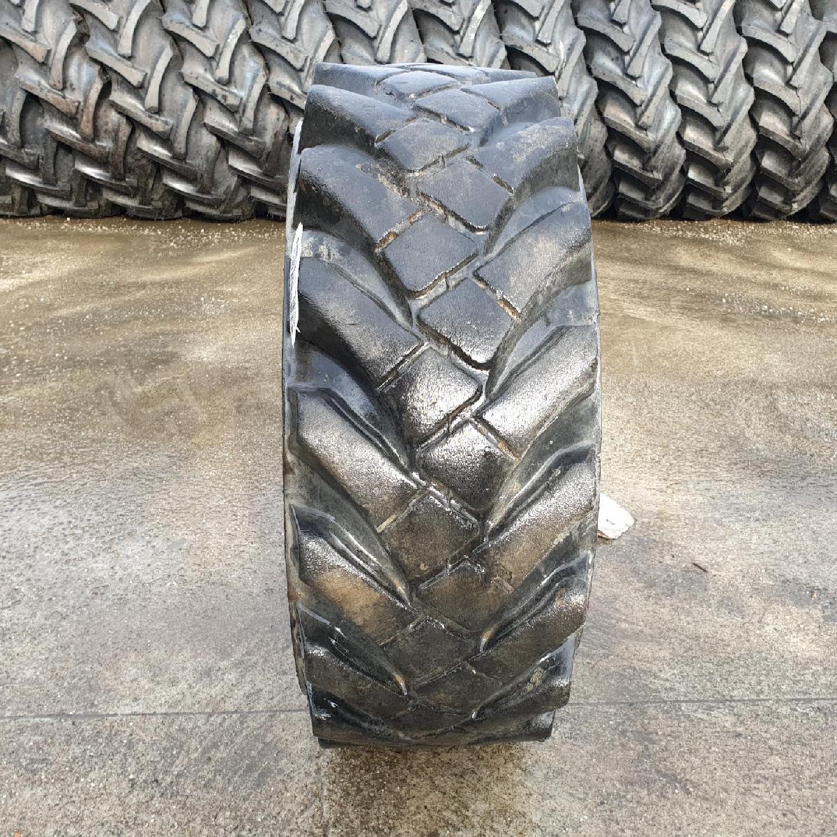  Cauciucuri 10.5-18 (10.5/80R18) Solideal