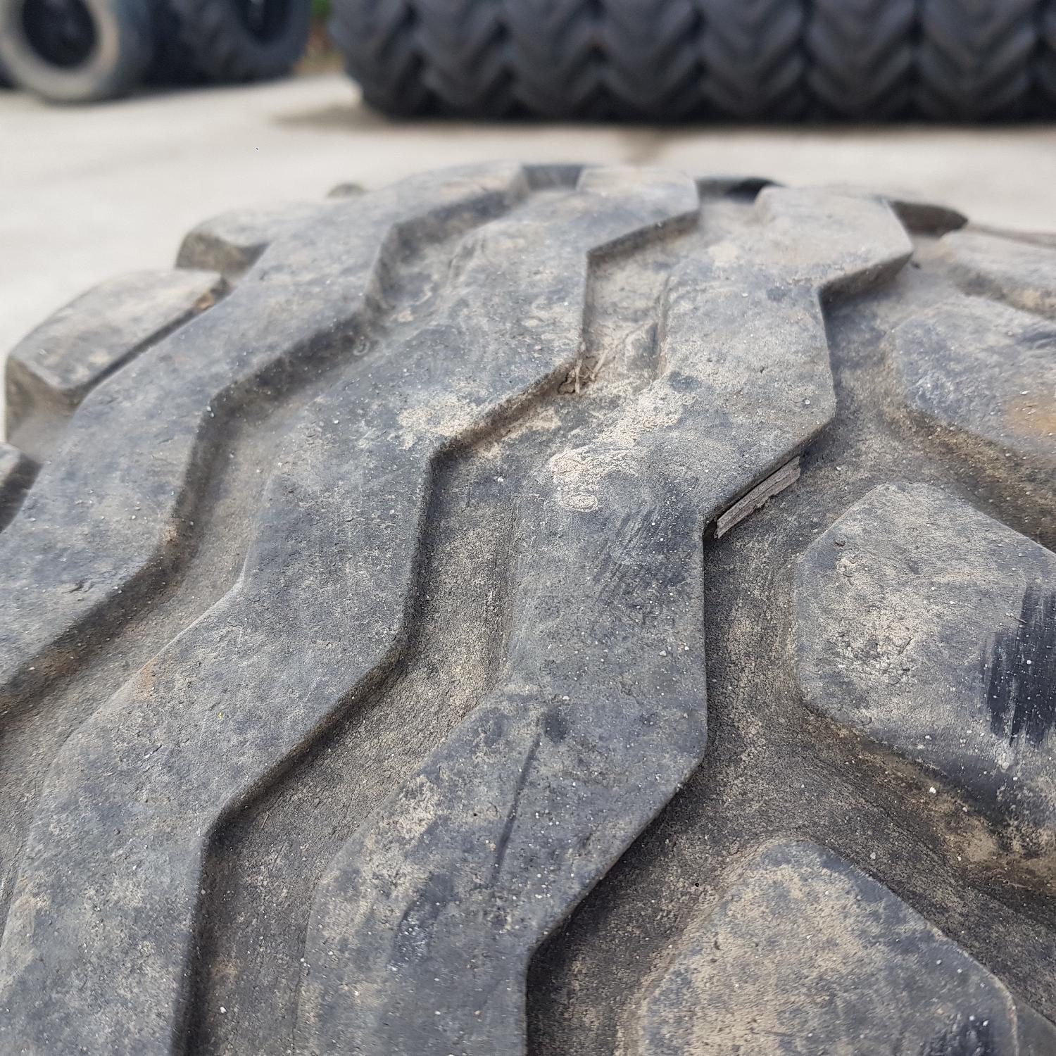  Cauciucuri 10.0/75-15  Uniroyal