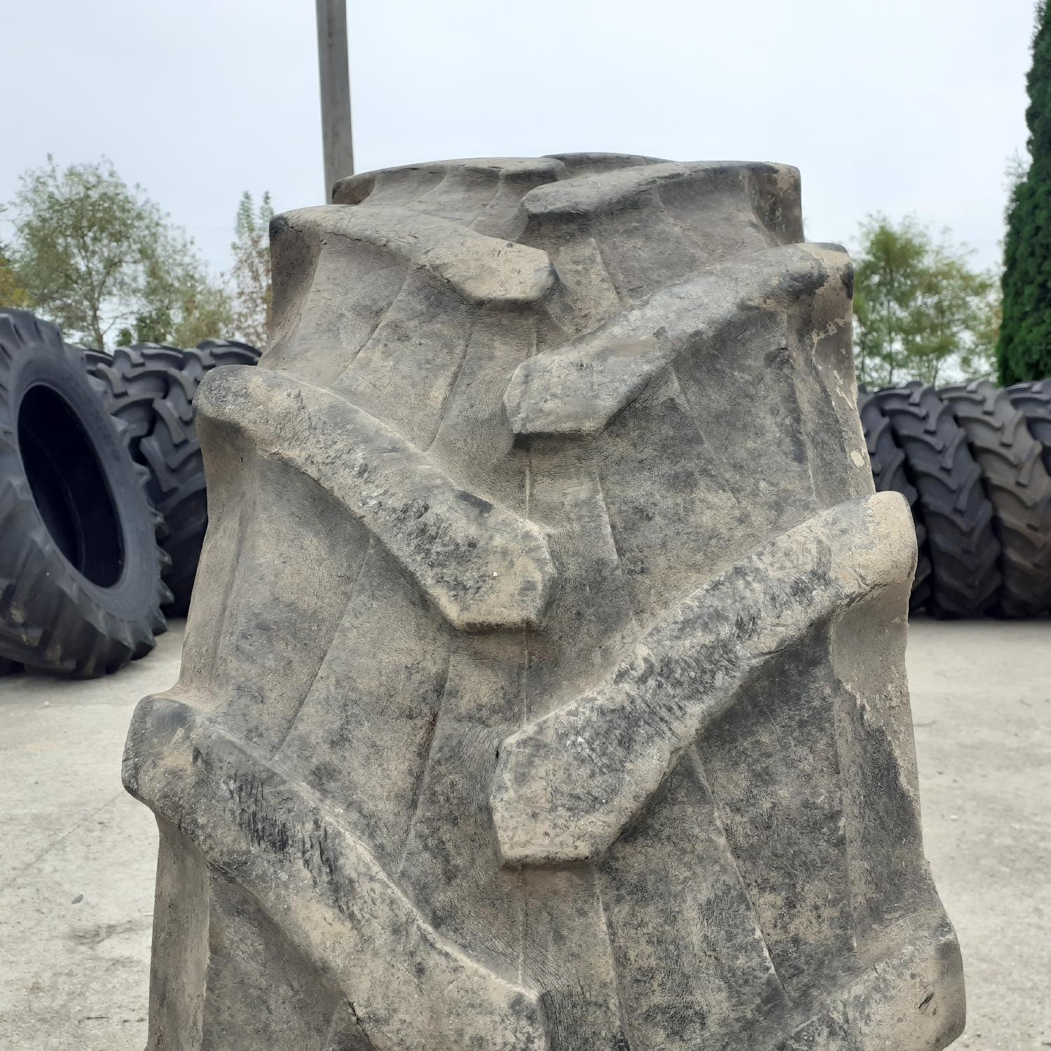  Cauciucuri 340/85R24 (13.6R24) Pirelli