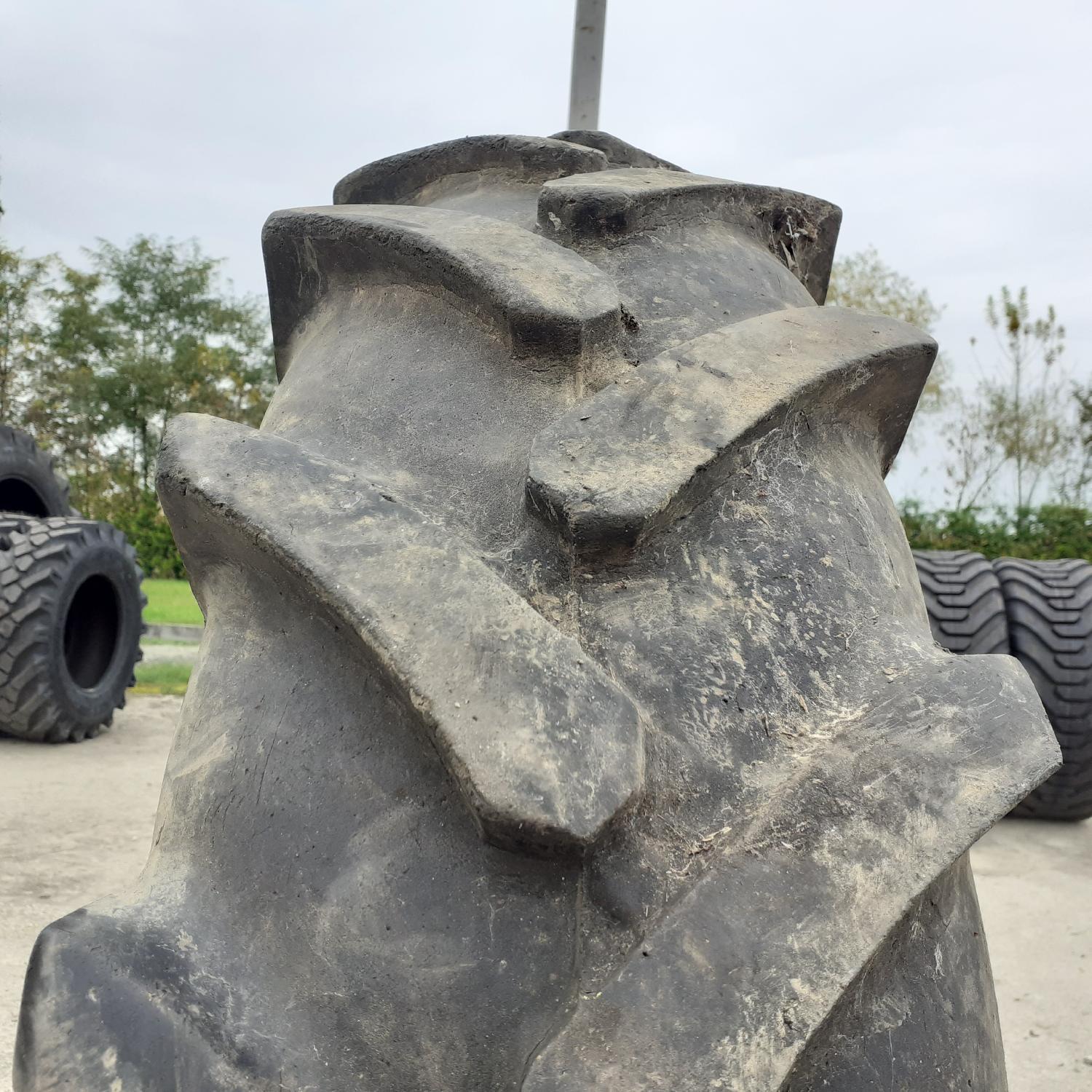  Cauciucuri 12.4-28 (320/85R28) Mitas
