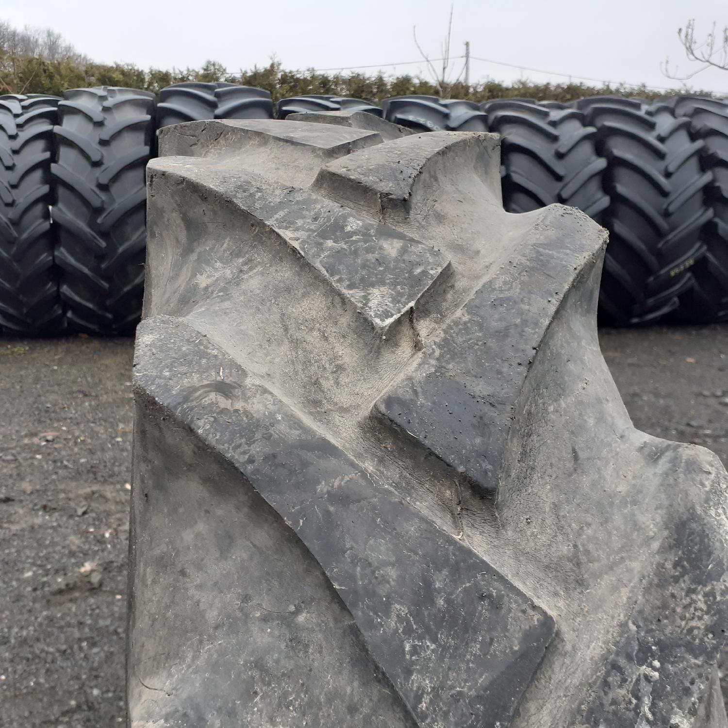  Cauciucuri 12.4-28 (320/85R28) Universal