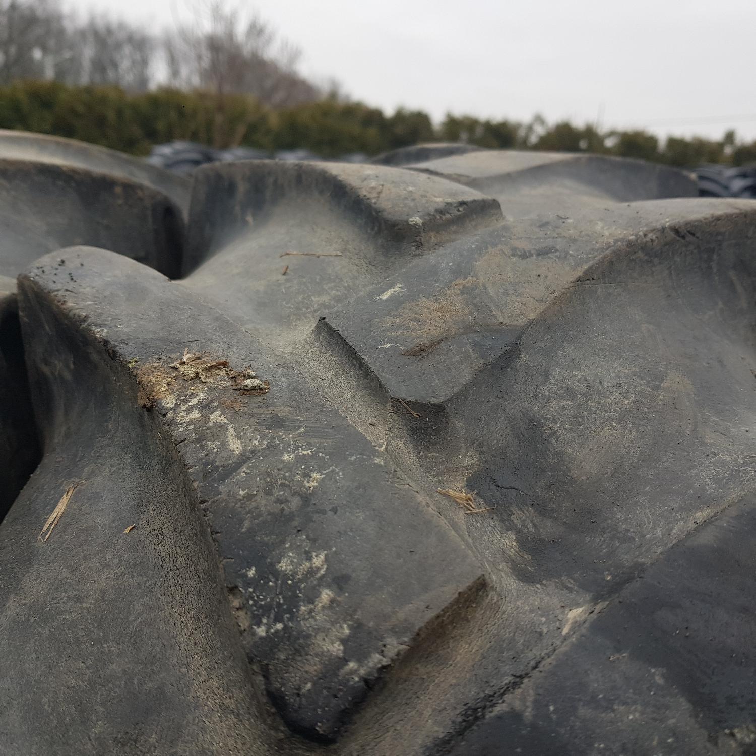  Cauciucuri 12.4-28 (320/85R28) Vredestein