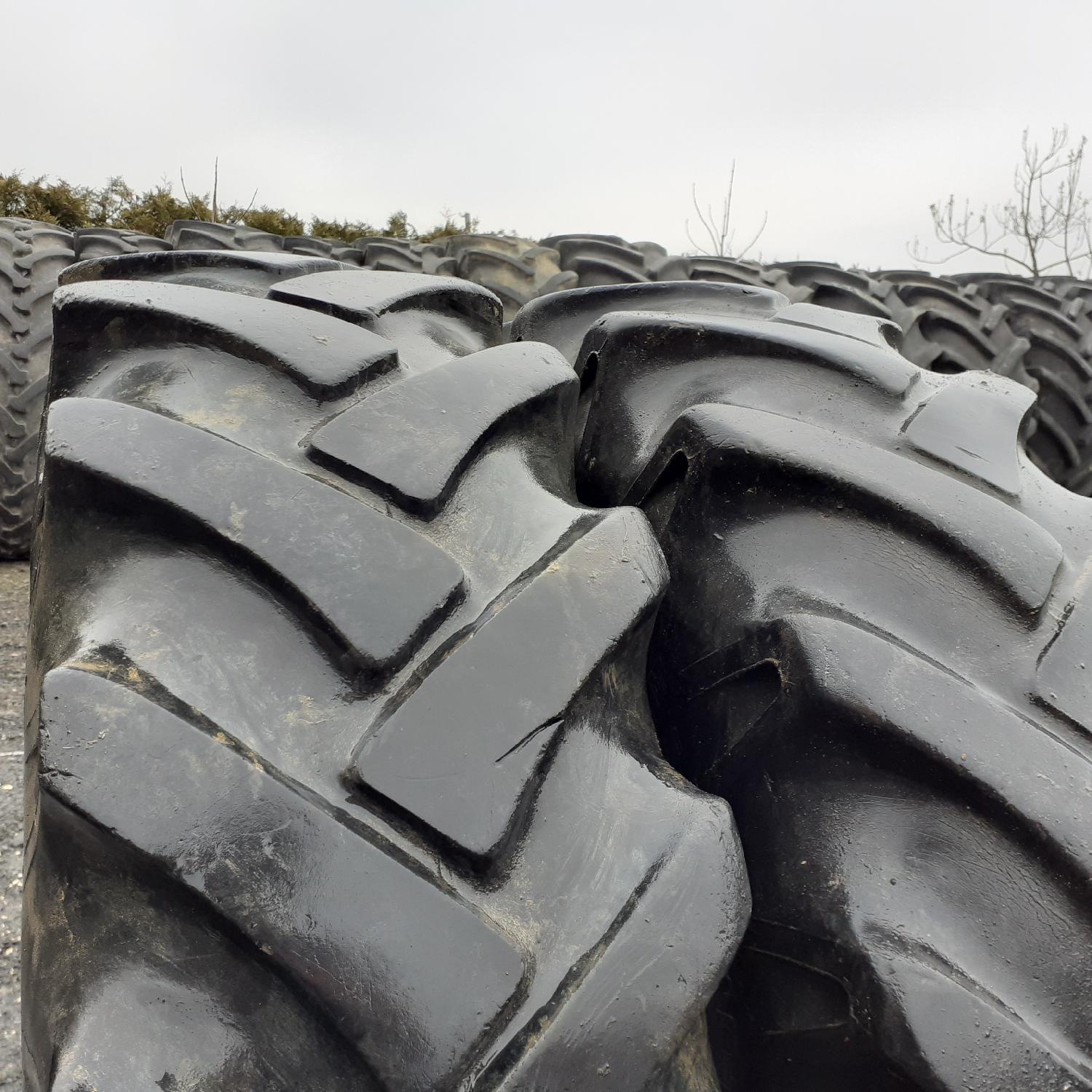  Cauciucuri 10.5-18 (10.5/80R18) Semperit