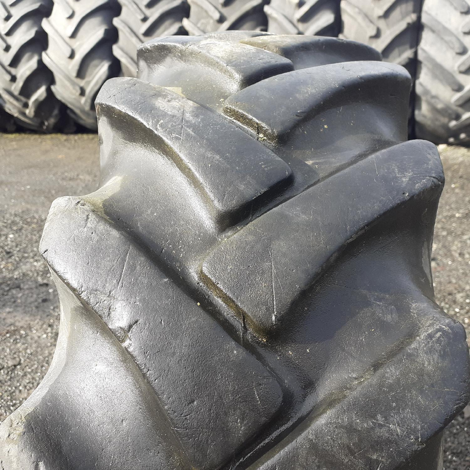  Cauciucuri 10.5-18 (10.5/80R18) Semperit