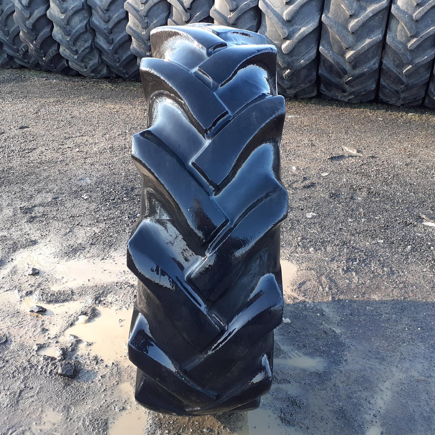  Cauciucuri 10.5-18 (10.5/80R18) Pirelli