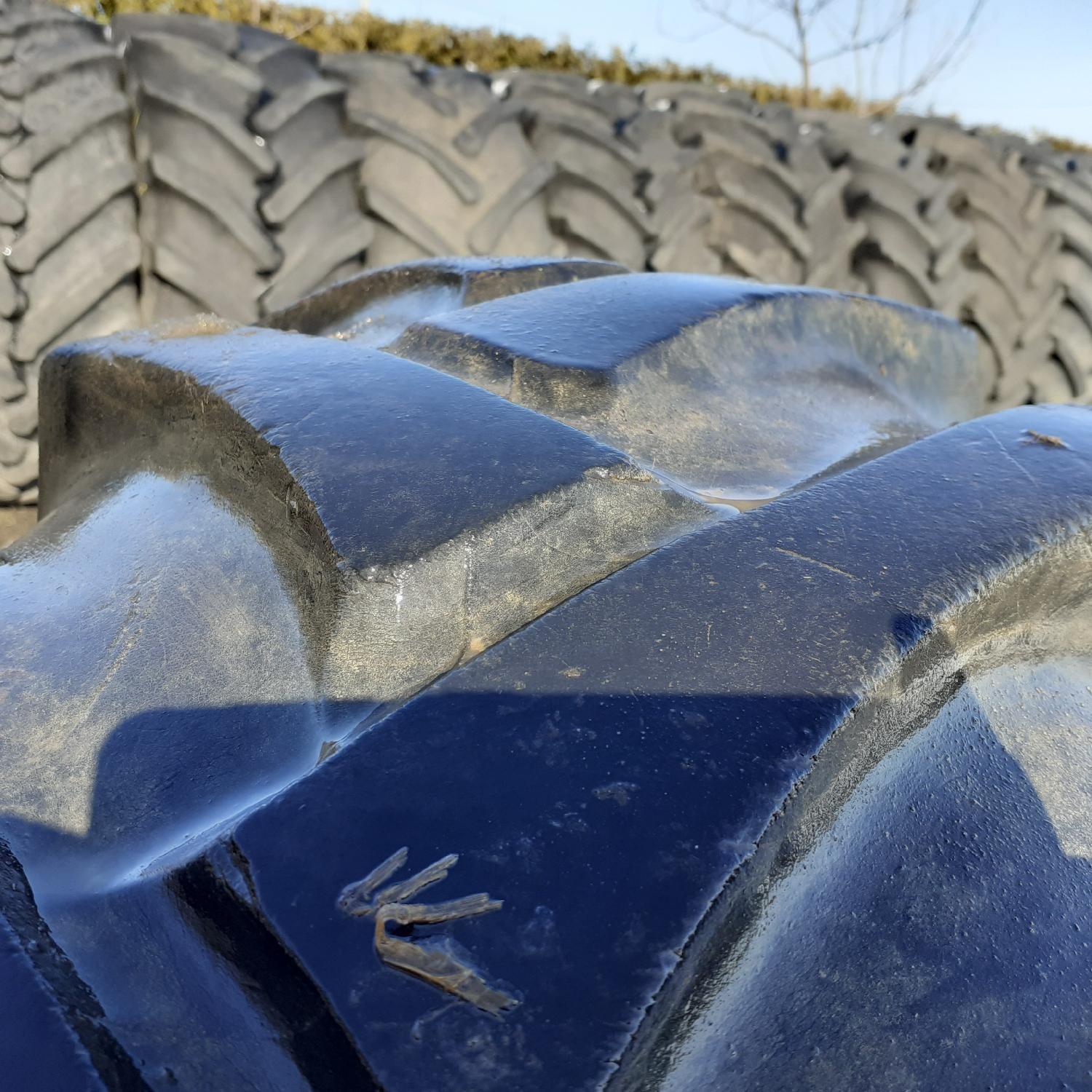  Cauciucuri 14.9-28 (380/85R28) Rekord
