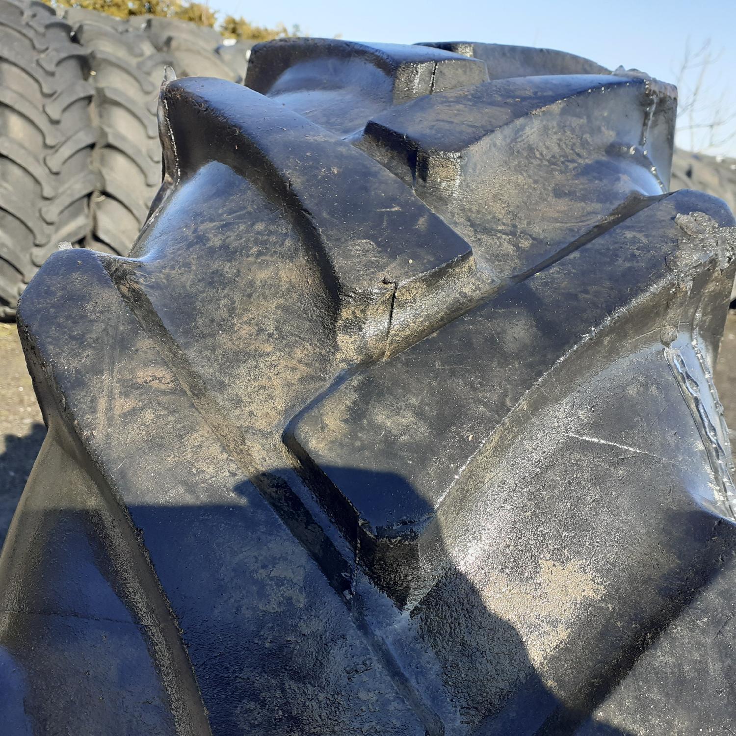  Cauciucuri 12.4-28 (320/85R28) Rekord
