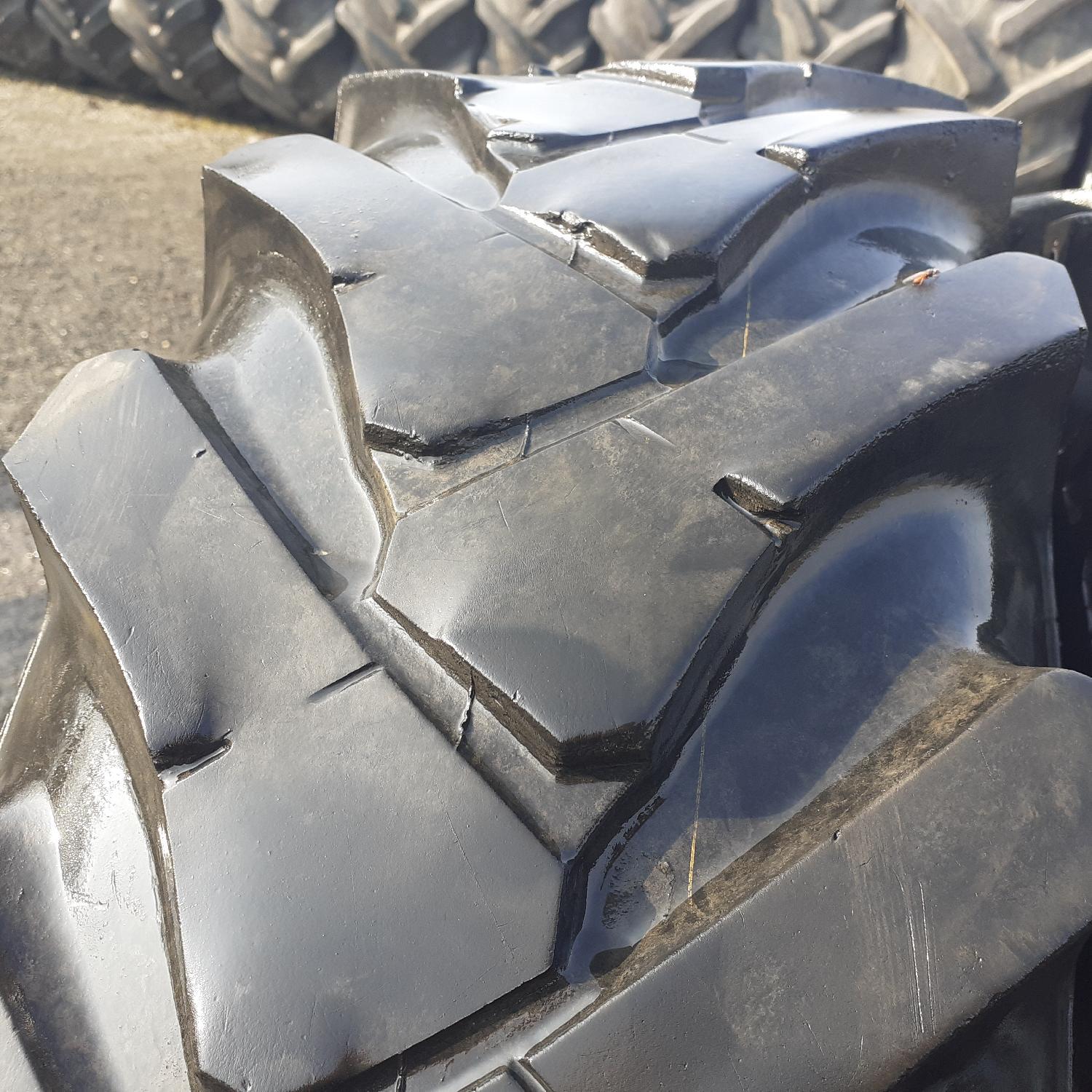  Cauciucuri 10.5-18 (10.5/80R18) Bkt