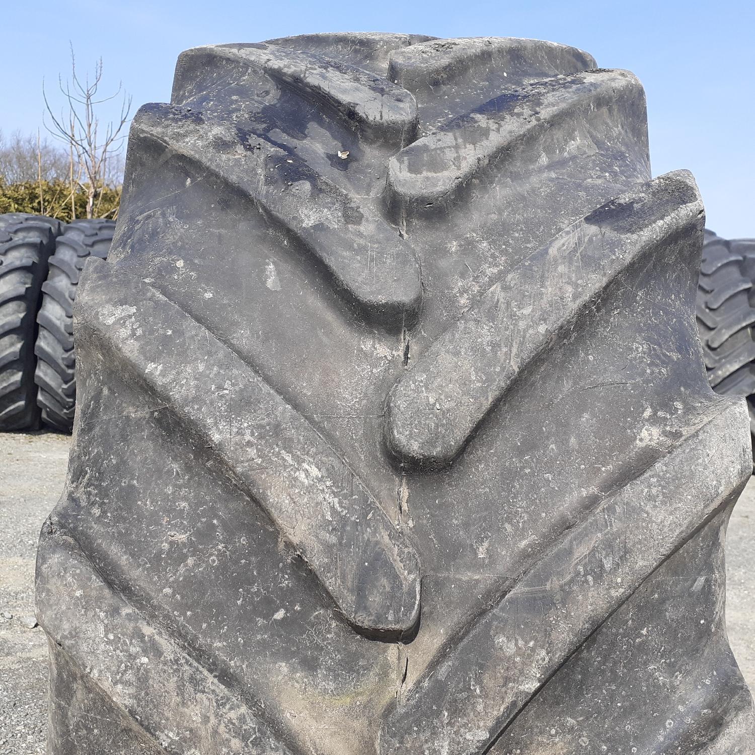  Cauciucuri 440/65R24  Michelin
