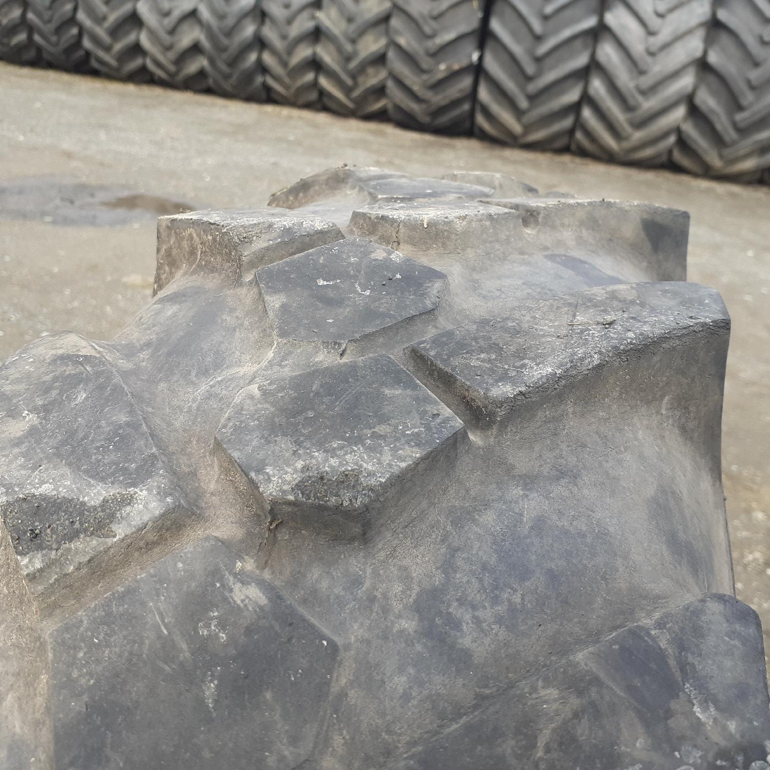  Cauciucuri 10.5-18 (10.5/80R18) Tvs