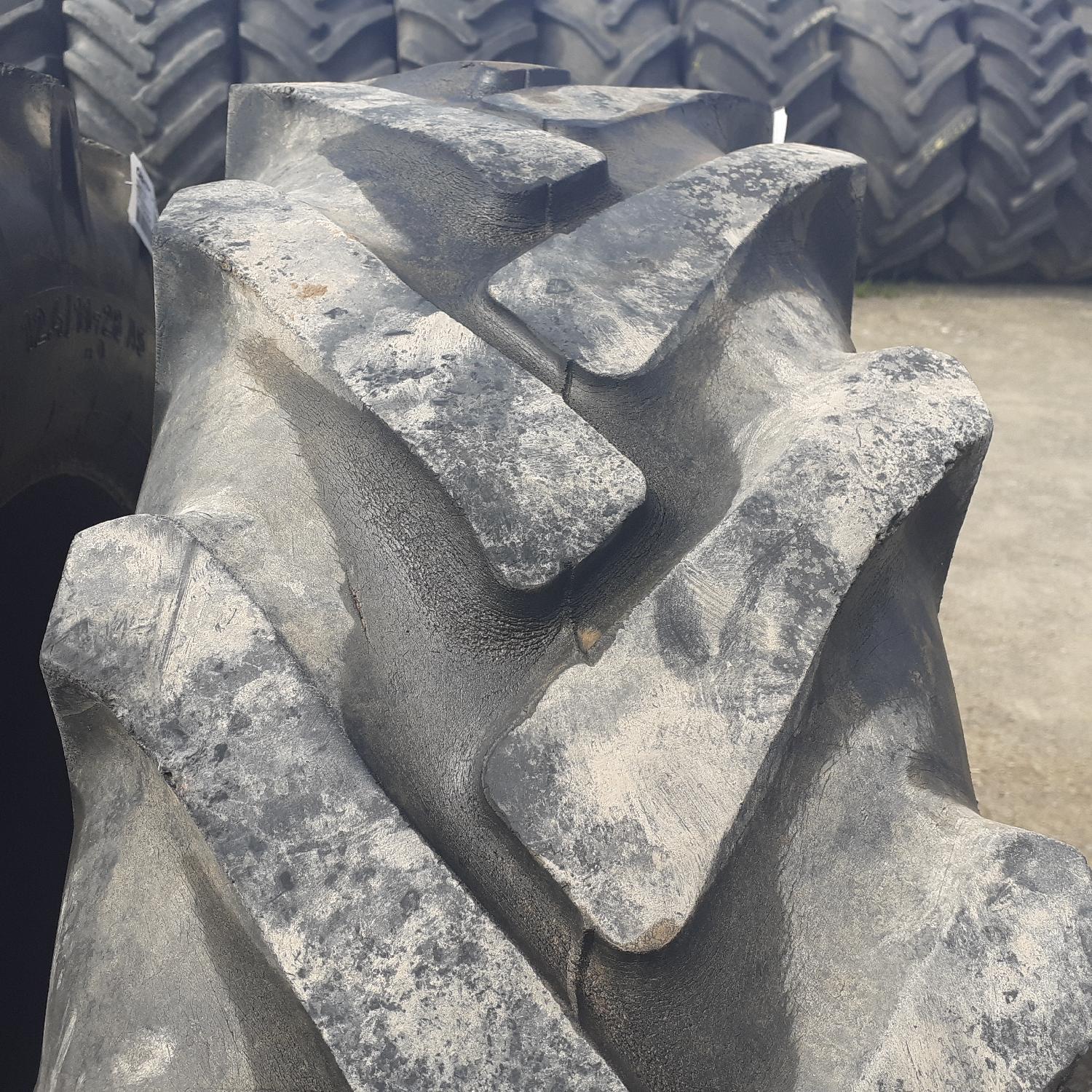  Cauciucuri 12.4-28 (320/85R28) Semperit