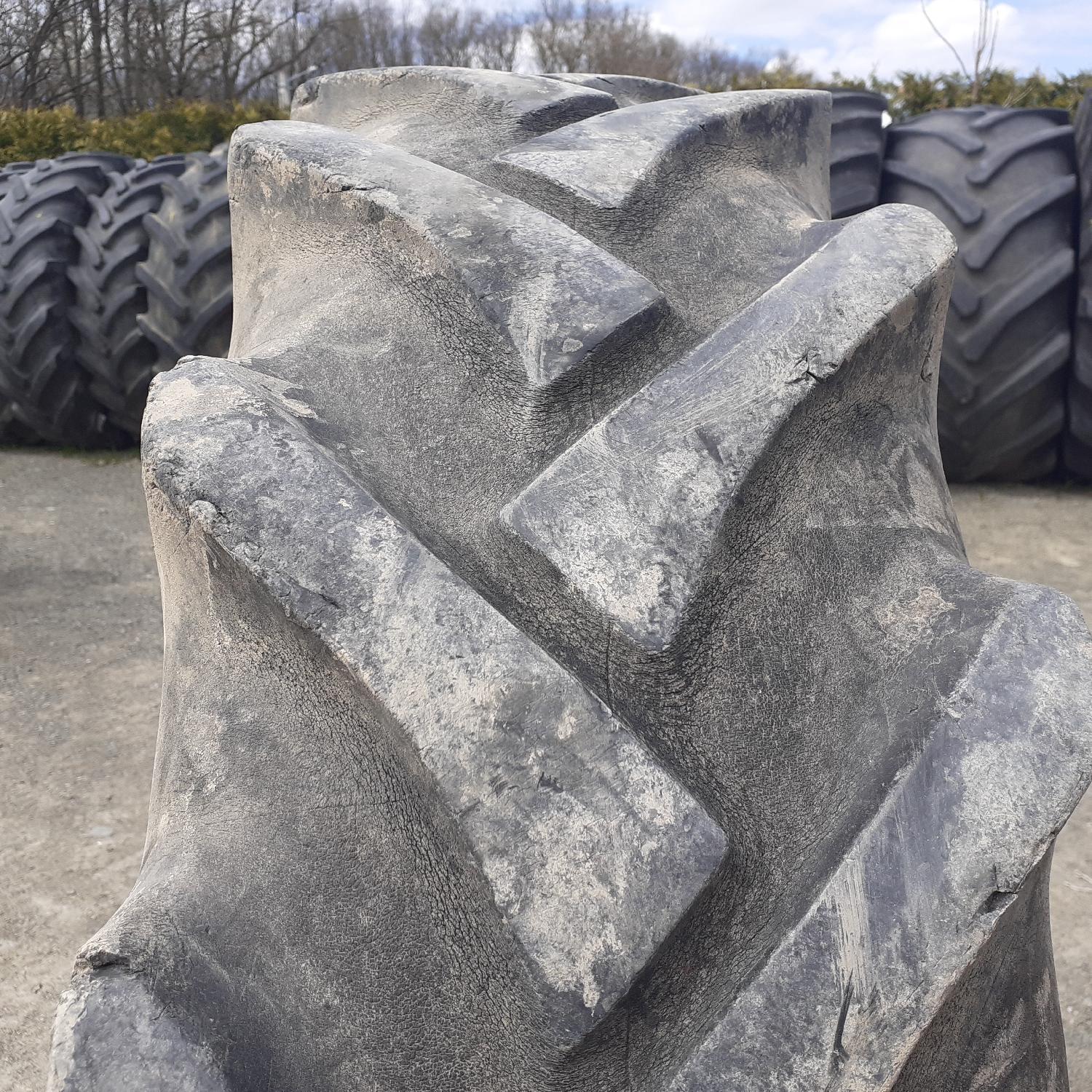  Cauciucuri 12.4-28 (320/85R28) Continental
