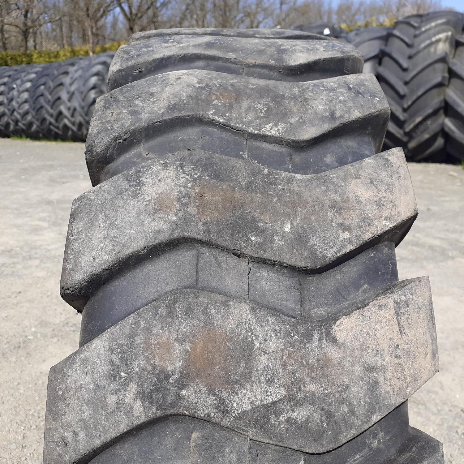  Cauciucuri 8.25R16  Universal