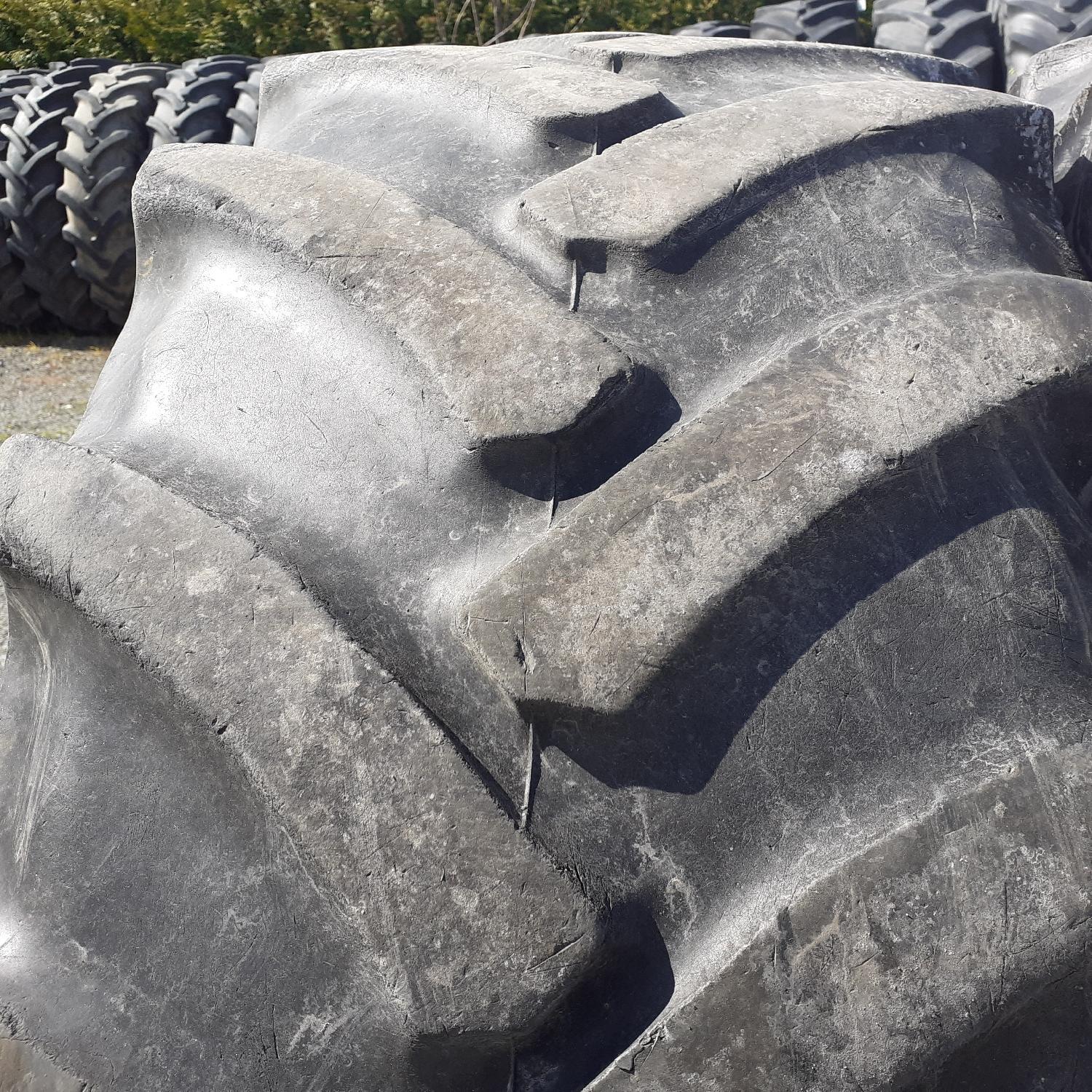  Cauciucuri 440/65R24  Continental