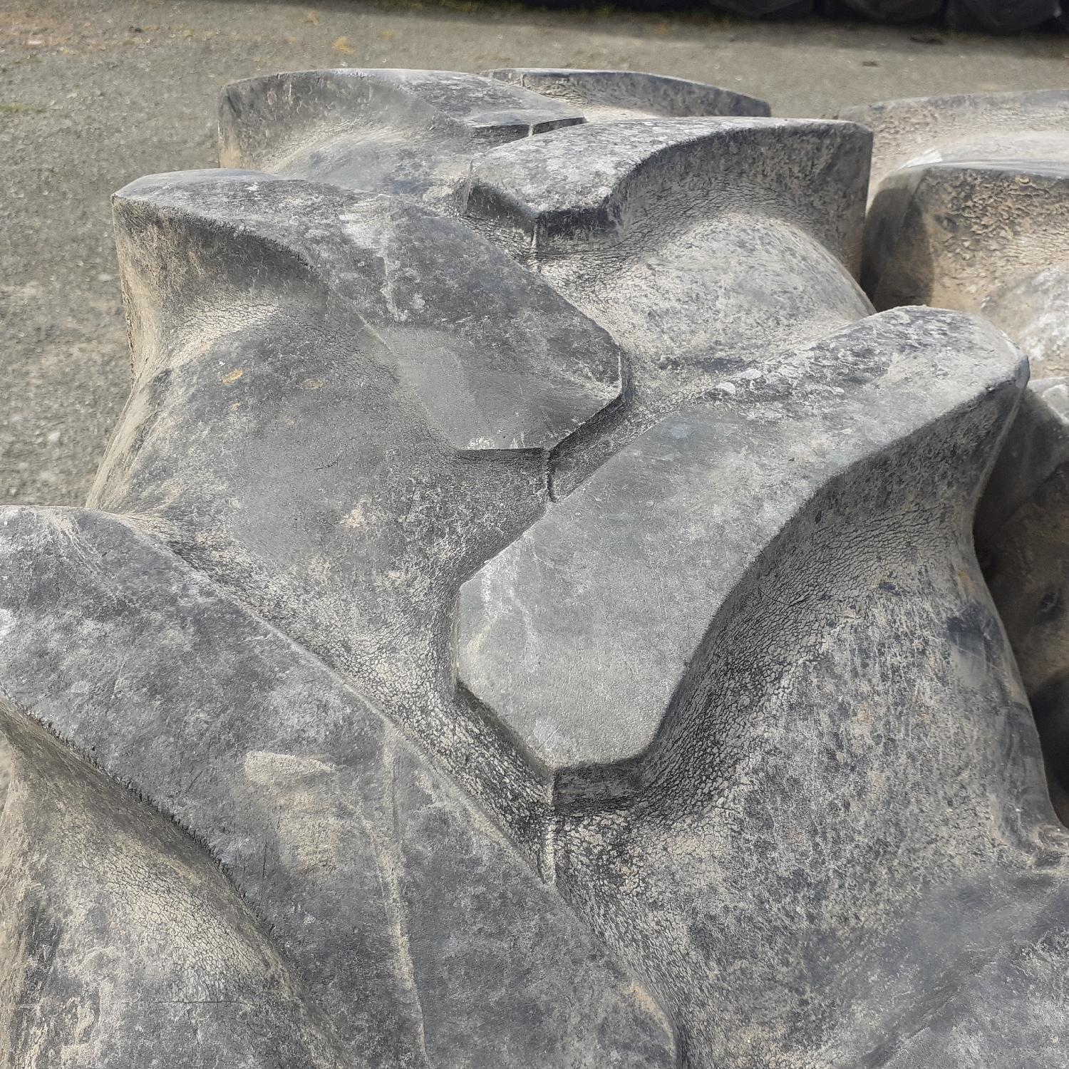  Cauciucuri 12.4-28 (320/85R28) Barum