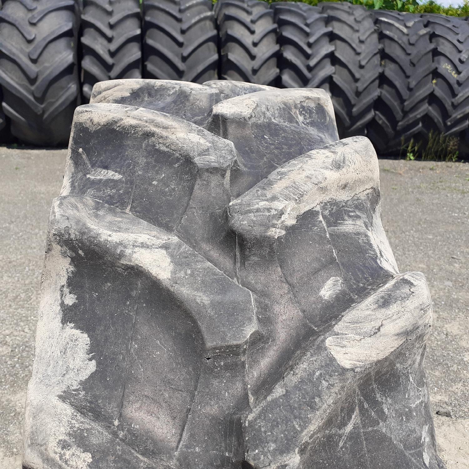  Cauciucuri 320/70R24  Pirelli