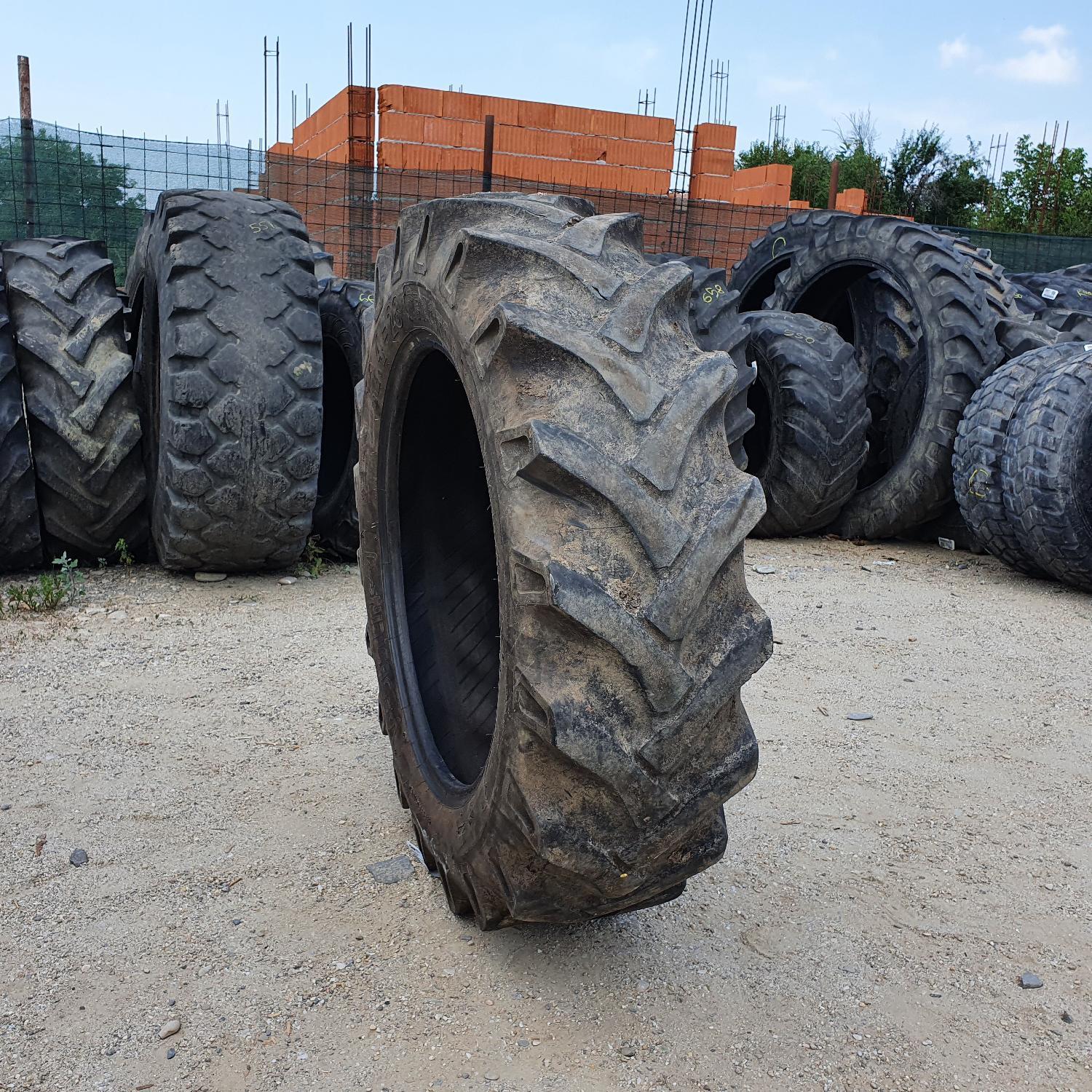  Cauciucuri 12.4-28 (320/85R28) Vredestein