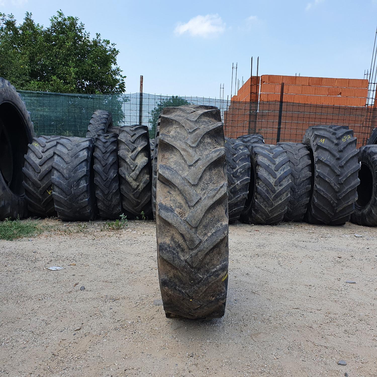  Cauciucuri 12.4-28 (320/85R28) Vredestein