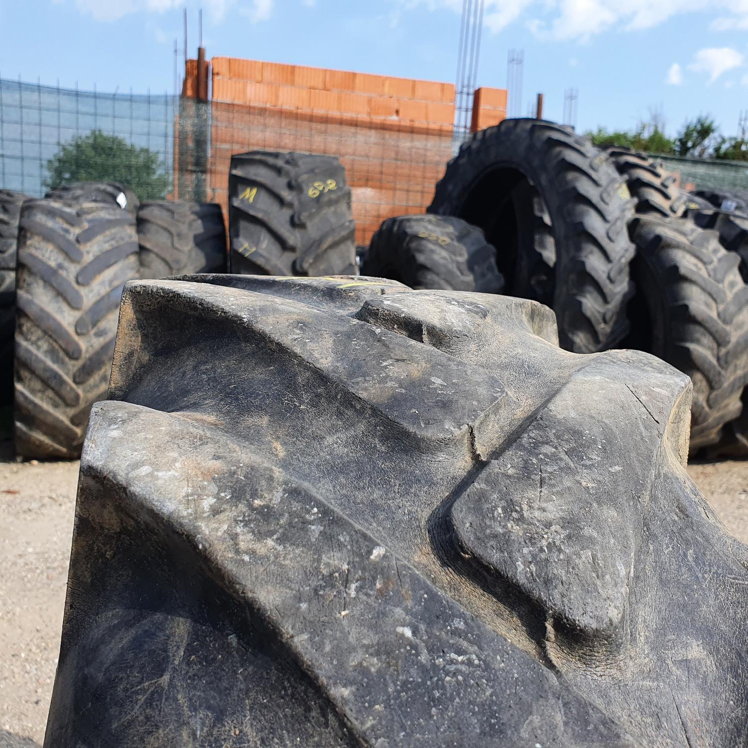  Cauciucuri 10.5-18 (10.5/80R18) Semperit