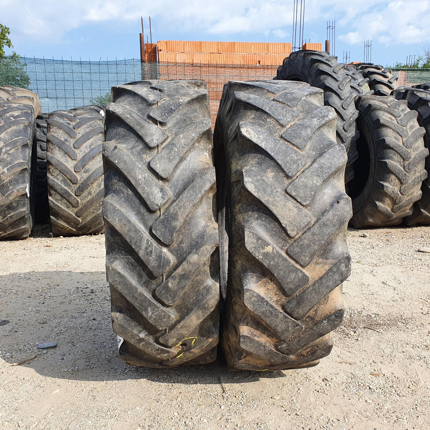  Cauciucuri 10.5-18 (10.5/80R18) Semperit