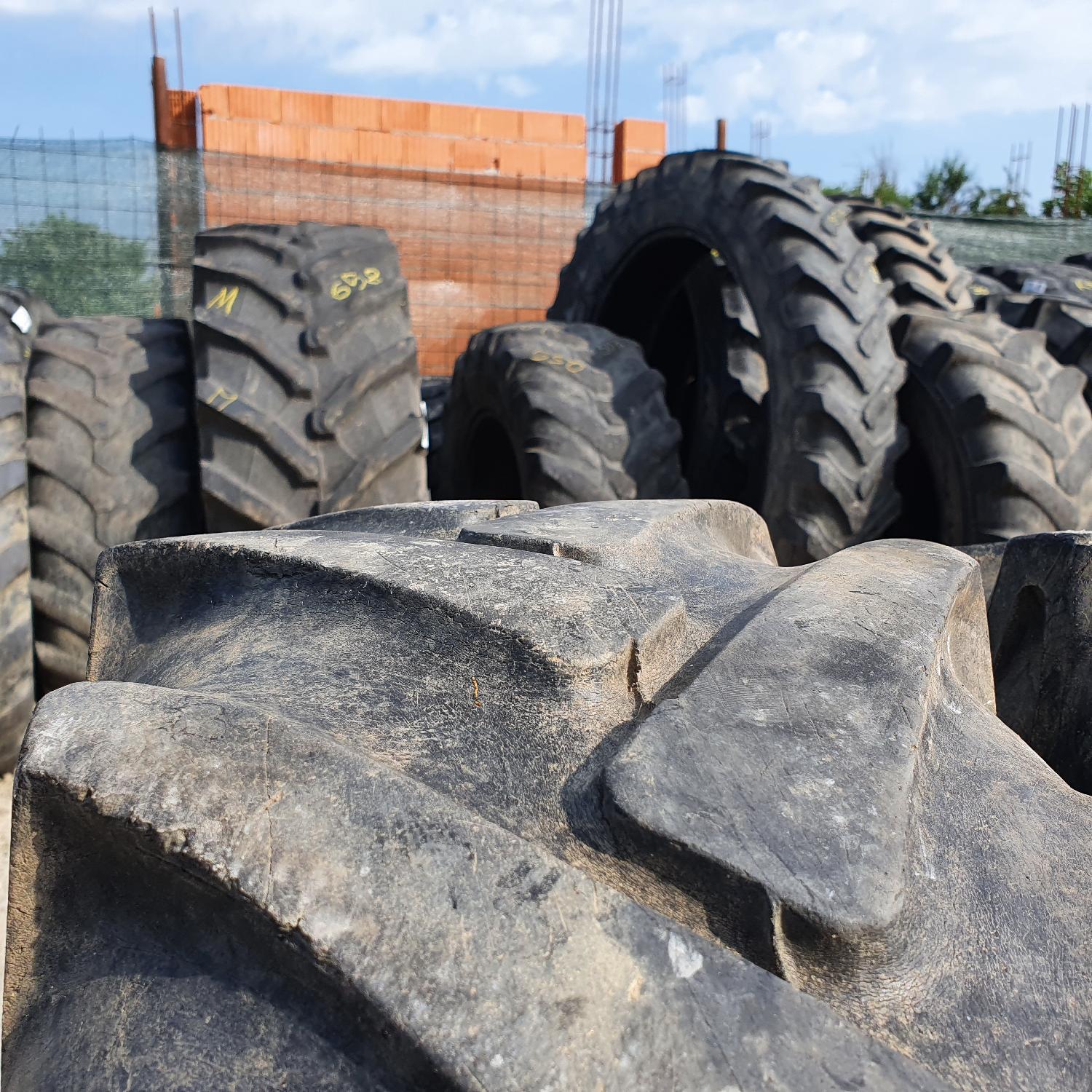  Cauciucuri 10.5-18 (10.5/80R18) Semperit
