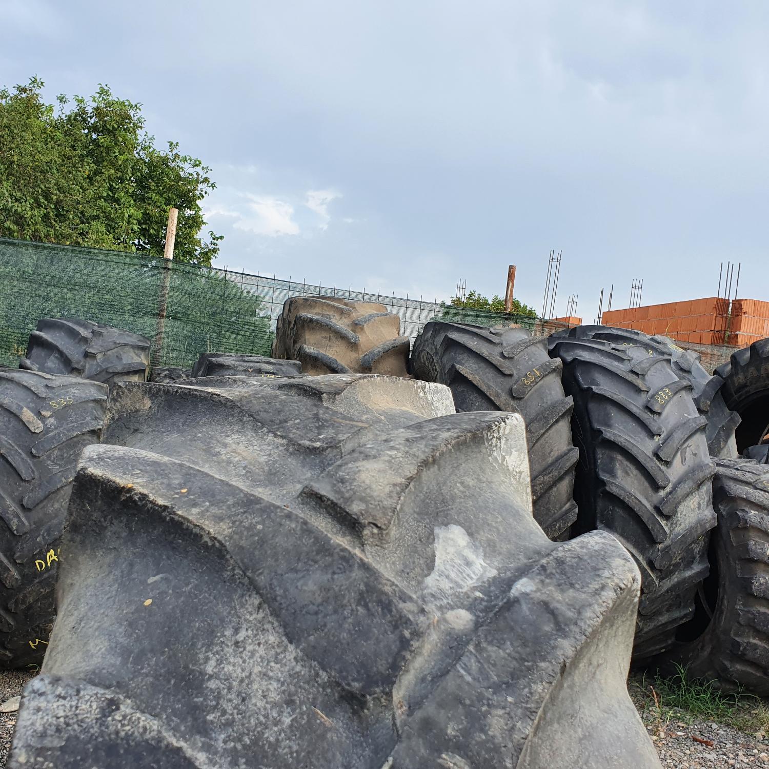  Cauciucuri 12.4-28 (320/85R28) Vredestein