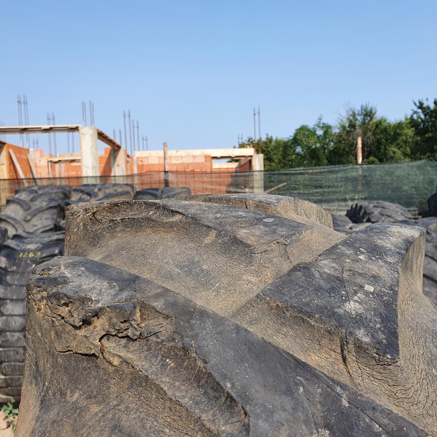 Cauciucuri 14.9-28 (380/85R28) Semperit