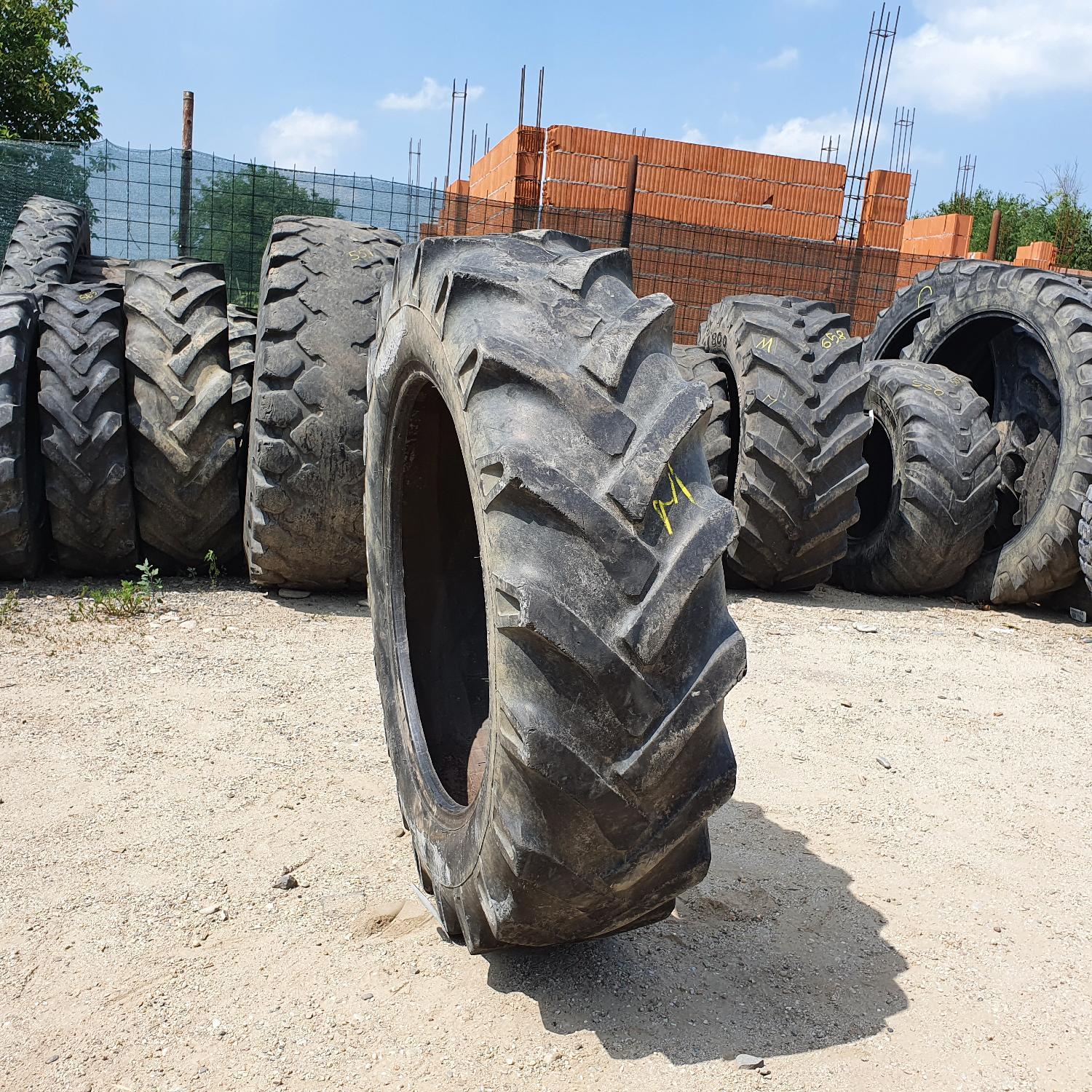  Cauciucuri 12.4-28 (320/85R28) Vredestein