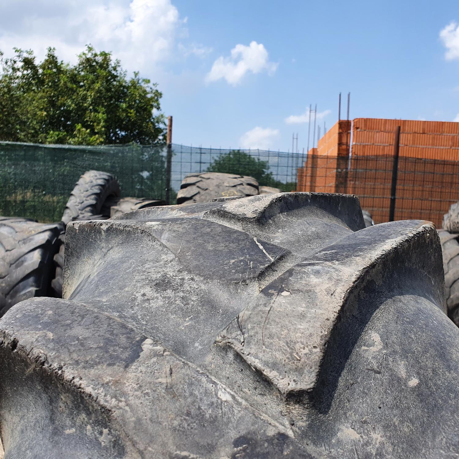  Cauciucuri 12.4-28 (320/85R28) Vredestein