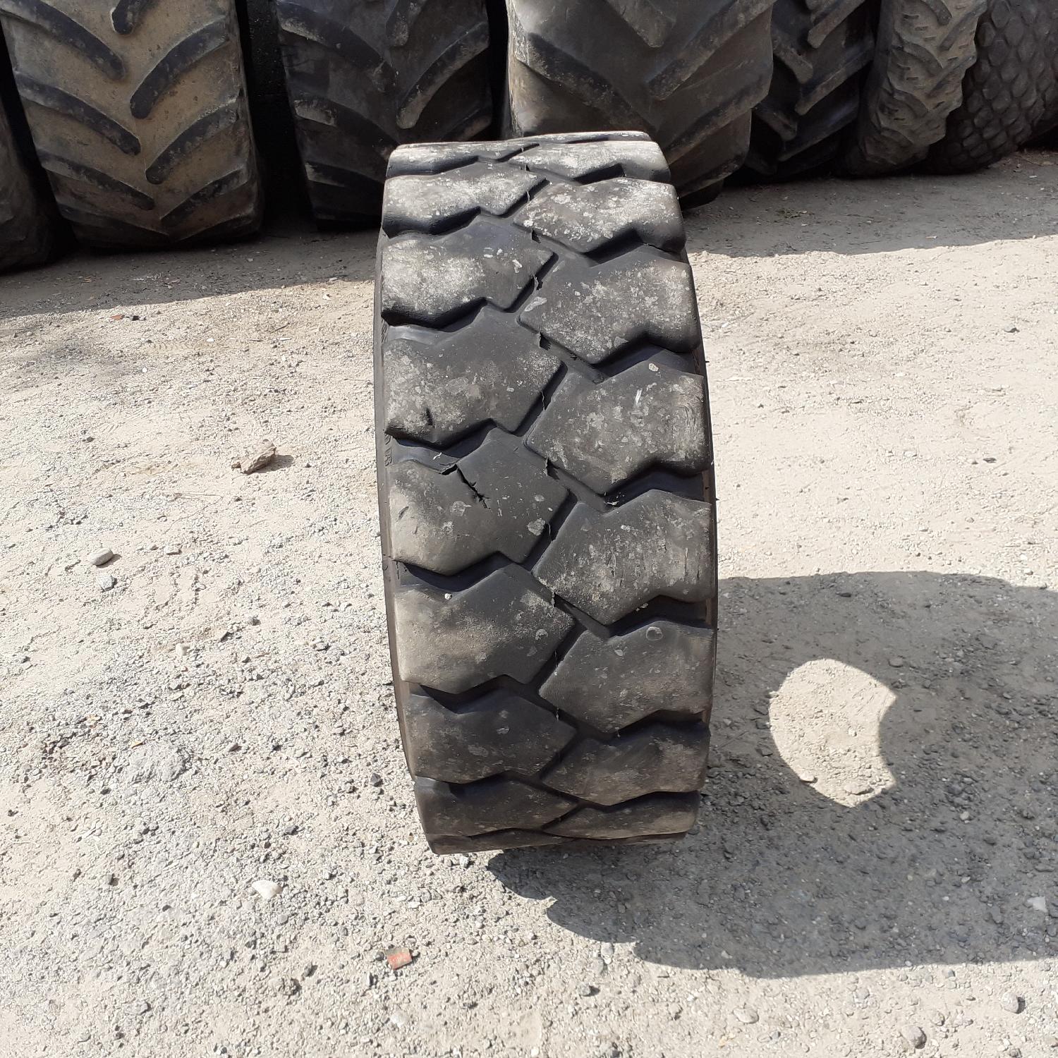  Cauciucuri 300-15  Trelleborg