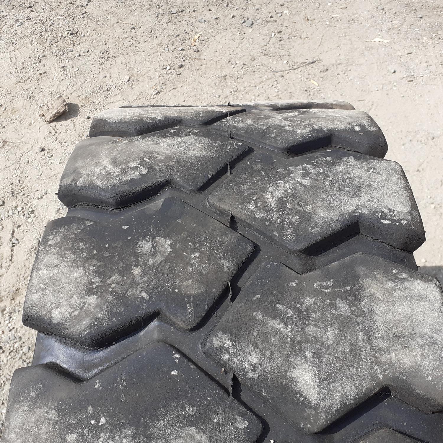  Cauciucuri 300-15  Trelleborg