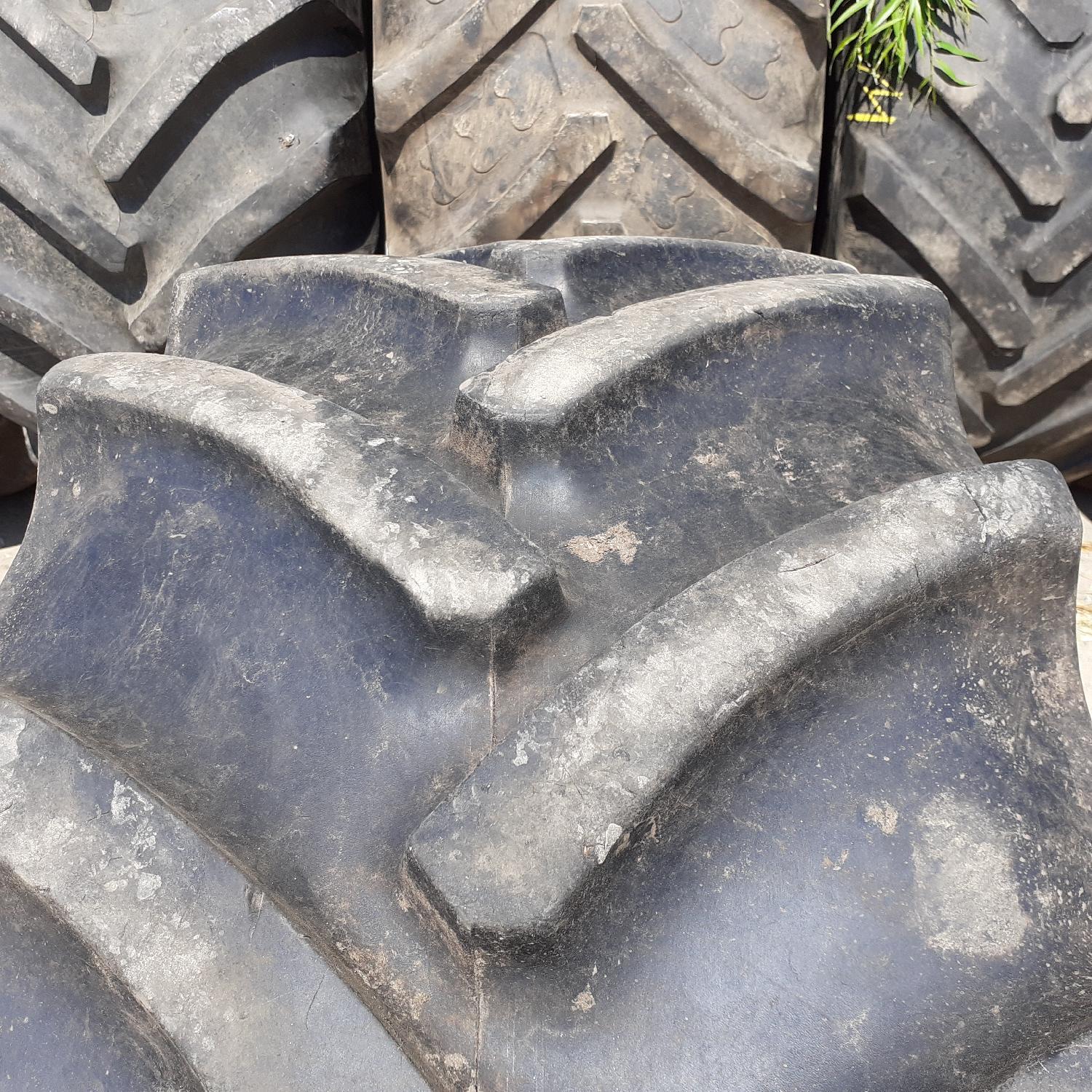  Cauciucuri 440/65R24  Continental