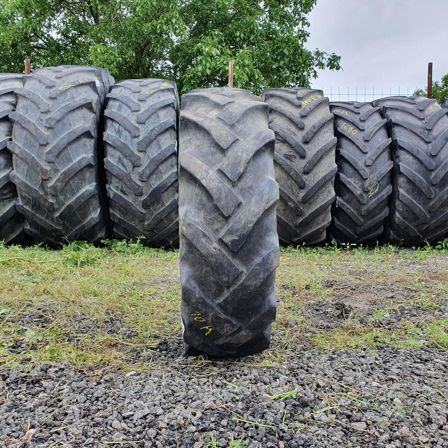  Cauciucuri 10.5-18 (10.5/80R18) Pirelli