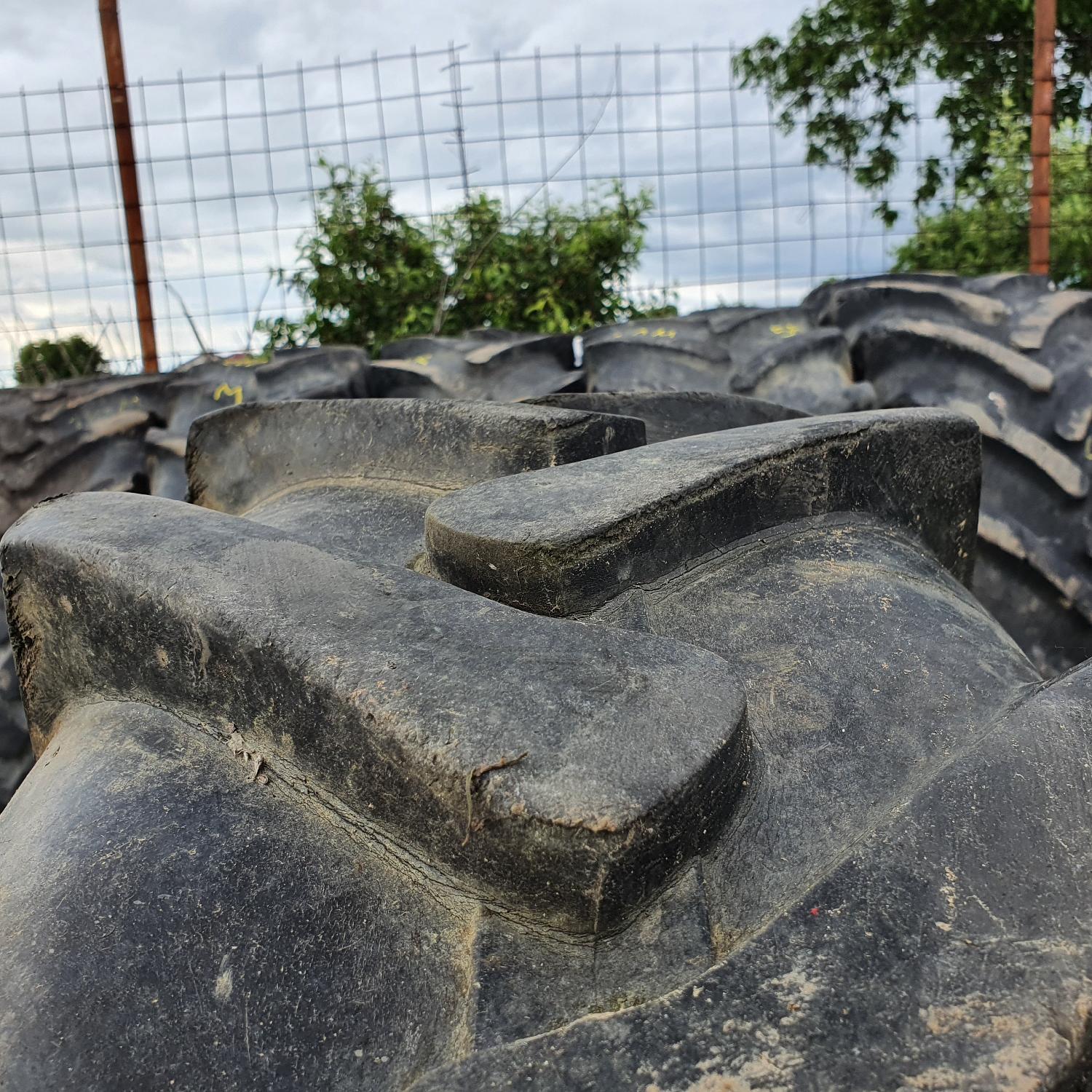  Cauciucuri 12.4-28 (320/85R28) Roadguider