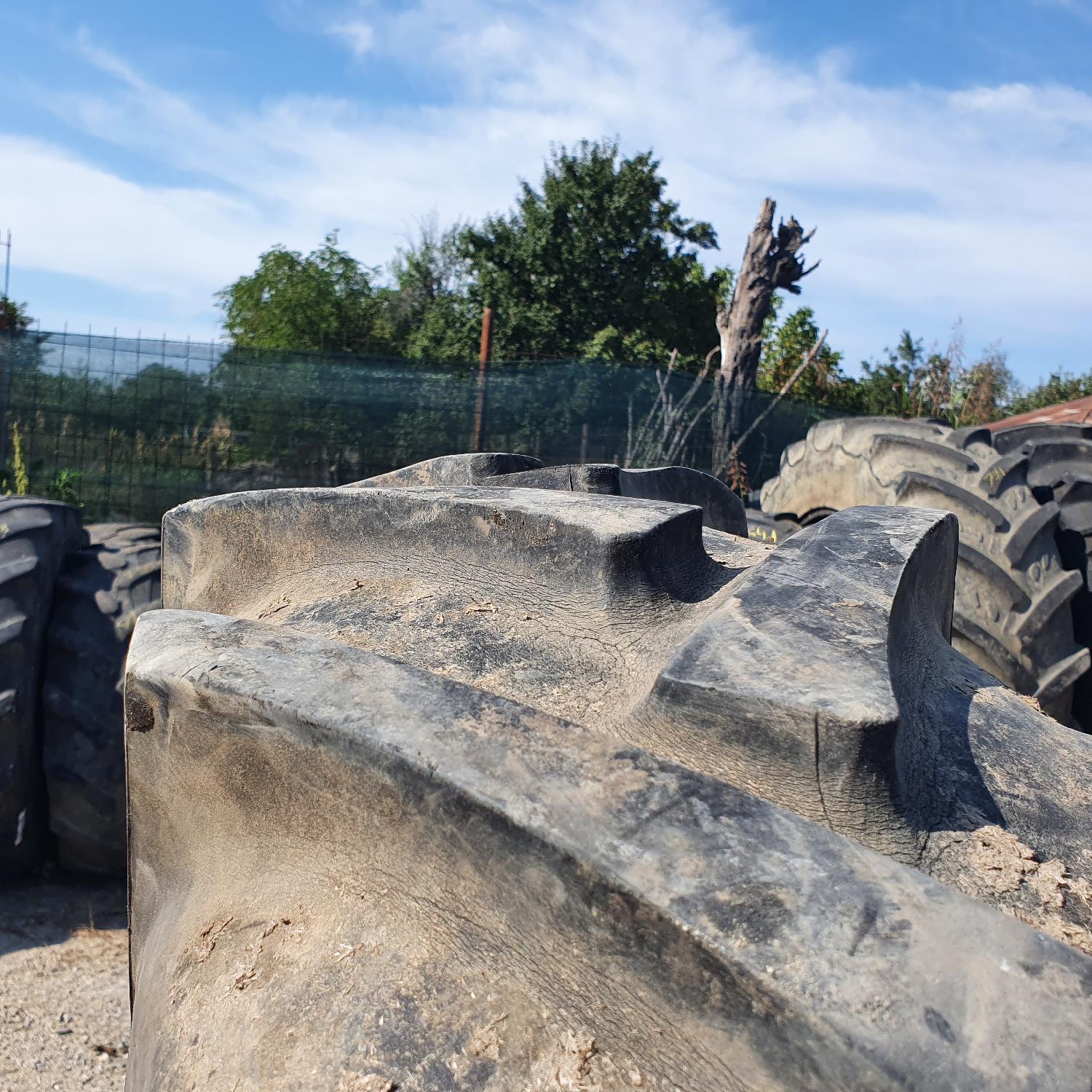  Cauciucuri 12.4-28 (320/85R28) Rekord