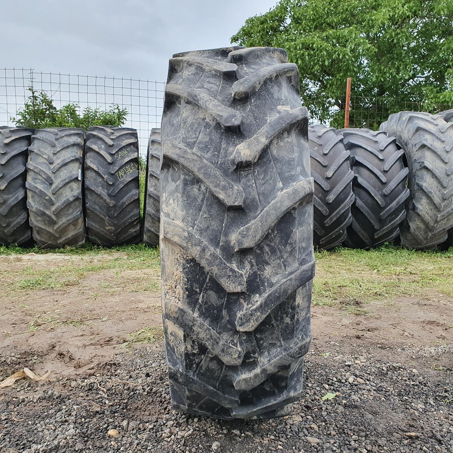  Cauciucuri 340/85R24 (13.6R24) Pirelli