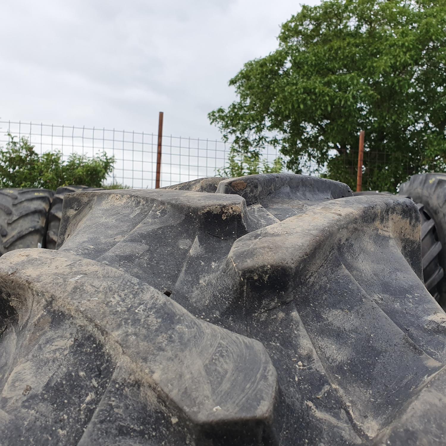  Cauciucuri 340/85R24 (13.6R24) Pirelli