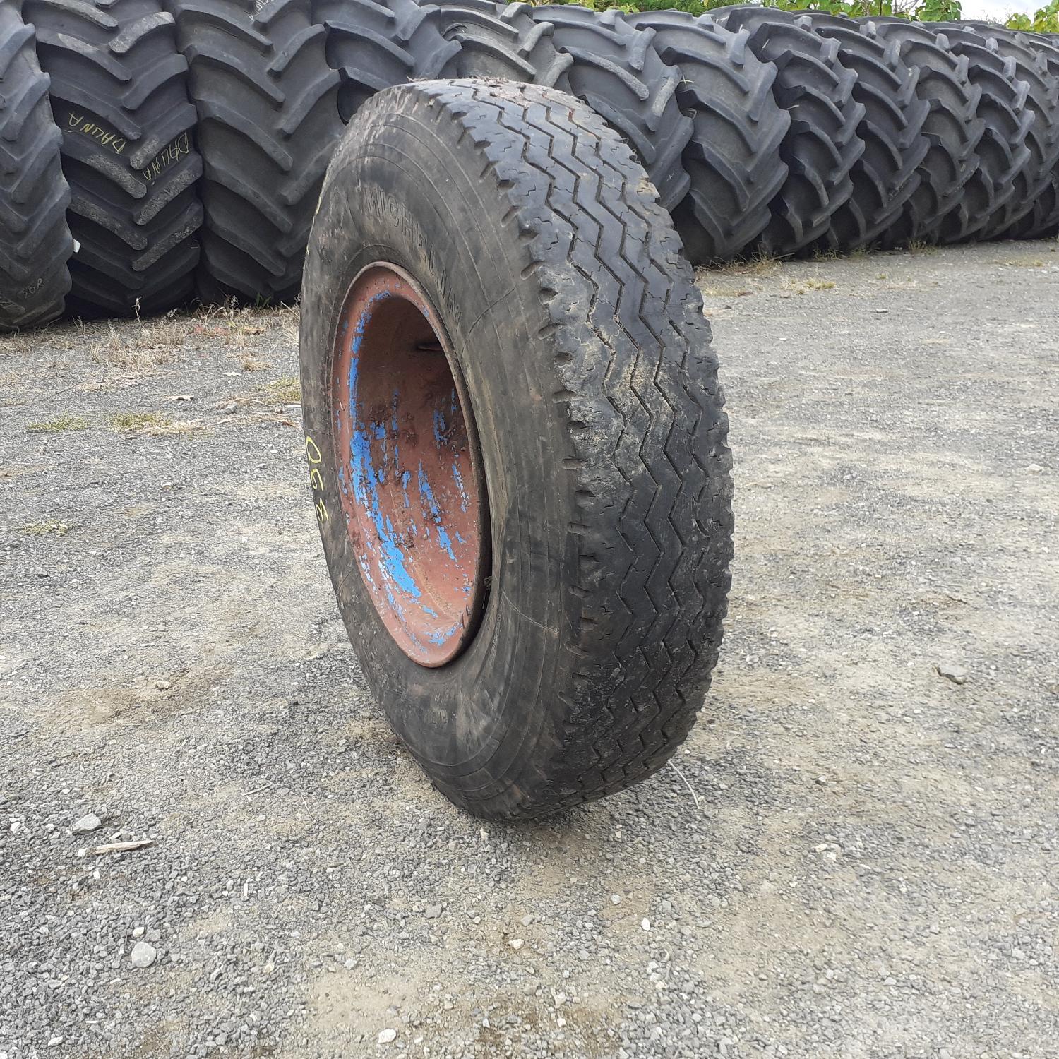  Cauciucuri 8.25-16  Michelin