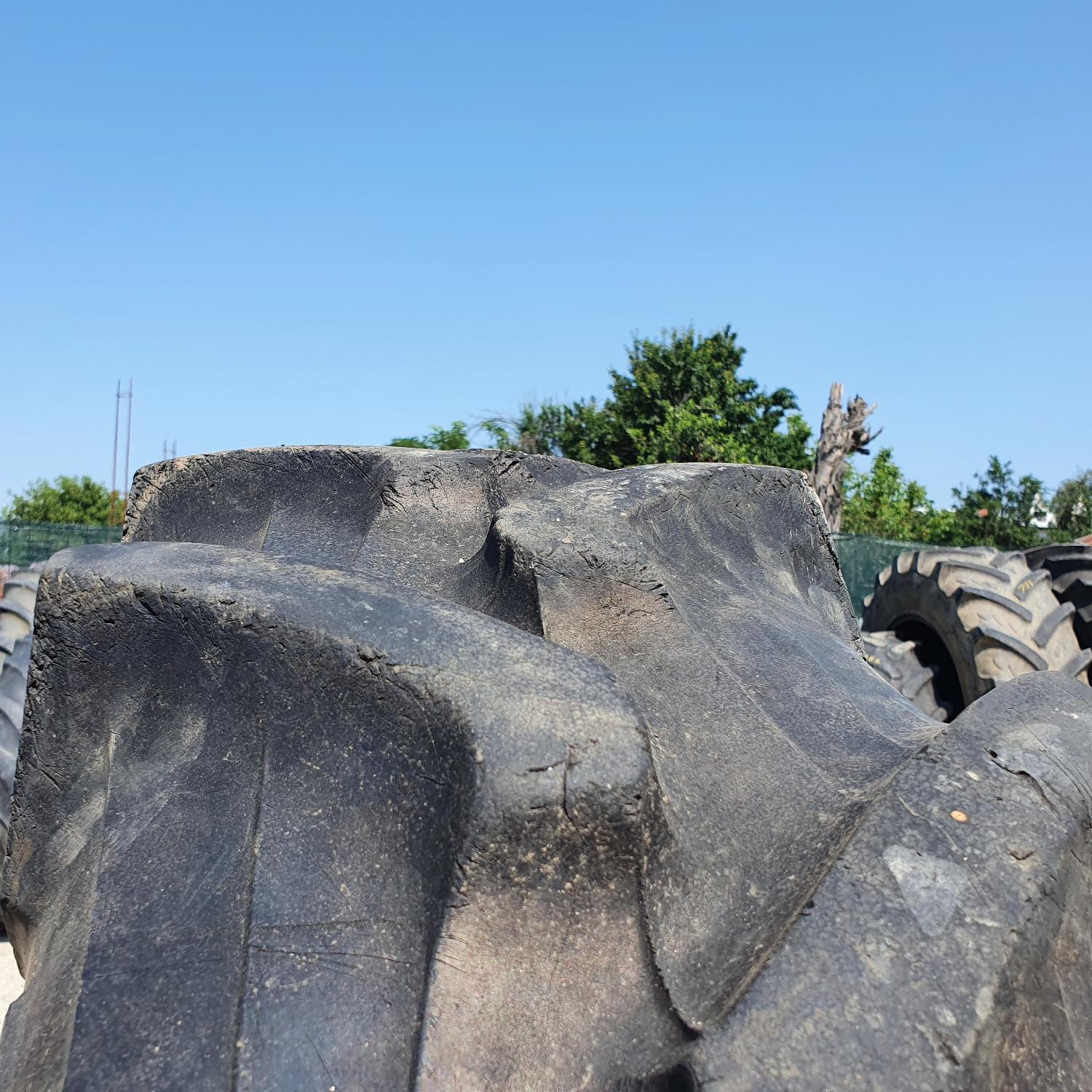  Cauciucuri 12.4R28 (320/85R28) Pirelli