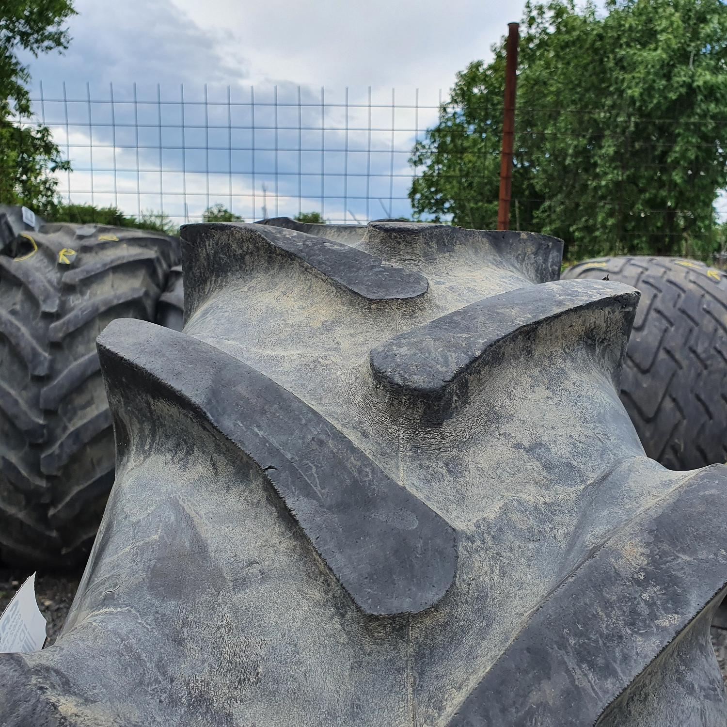  Cauciucuri 12.4R28 (320/85R28) Semperit