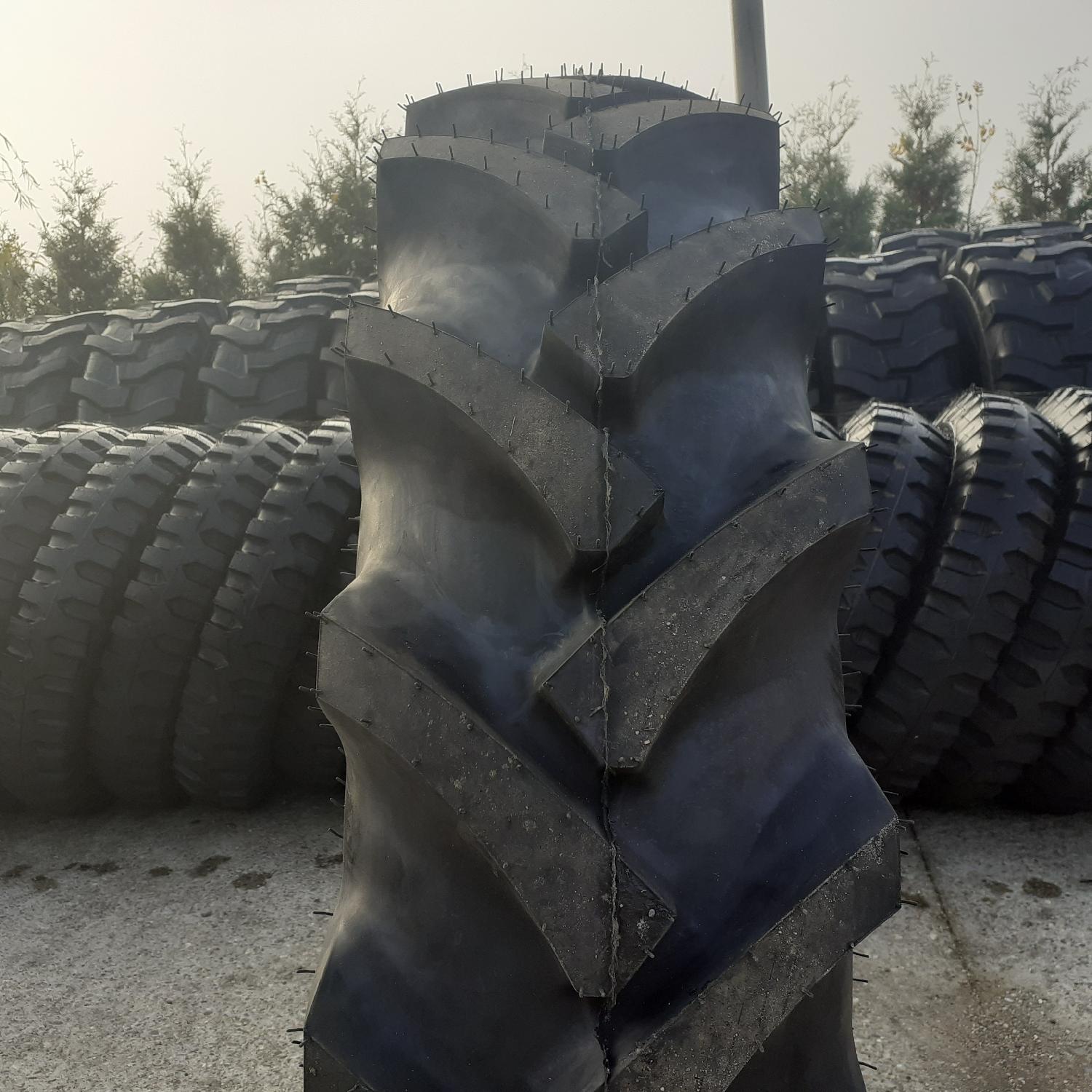  Cauciucuri 12.4-28 (320/85R28) Ozka
