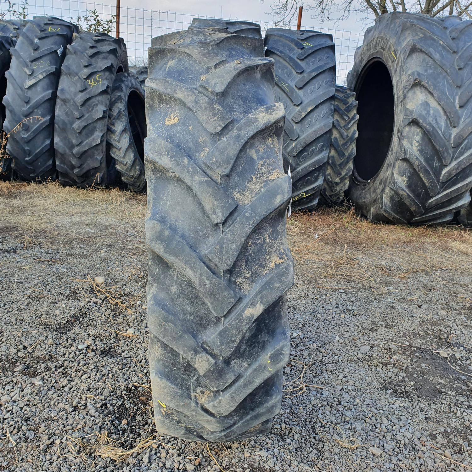  Cauciucuri 12.4-28 (320/85R28) Vredestein
