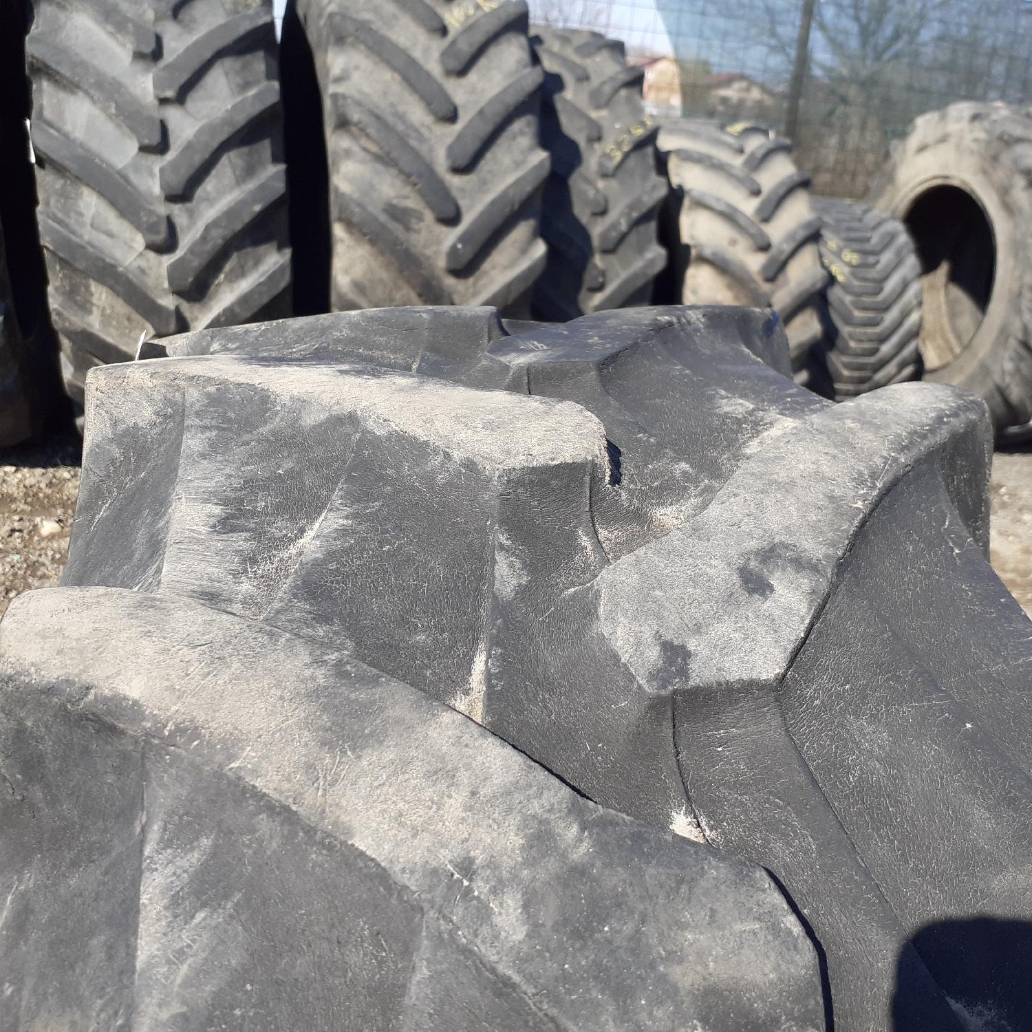 Cauciucuri 340/85R24 (13.6R24) Pirelli