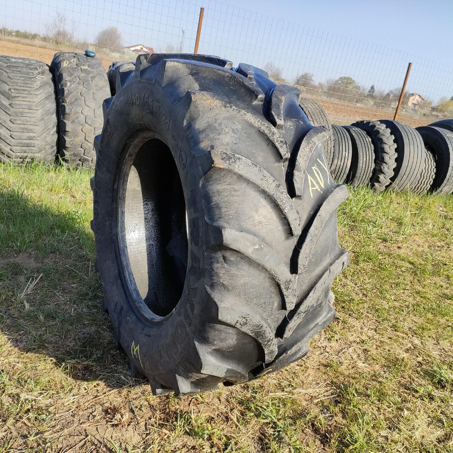  Cauciucuri 440/65R24  Vredestein